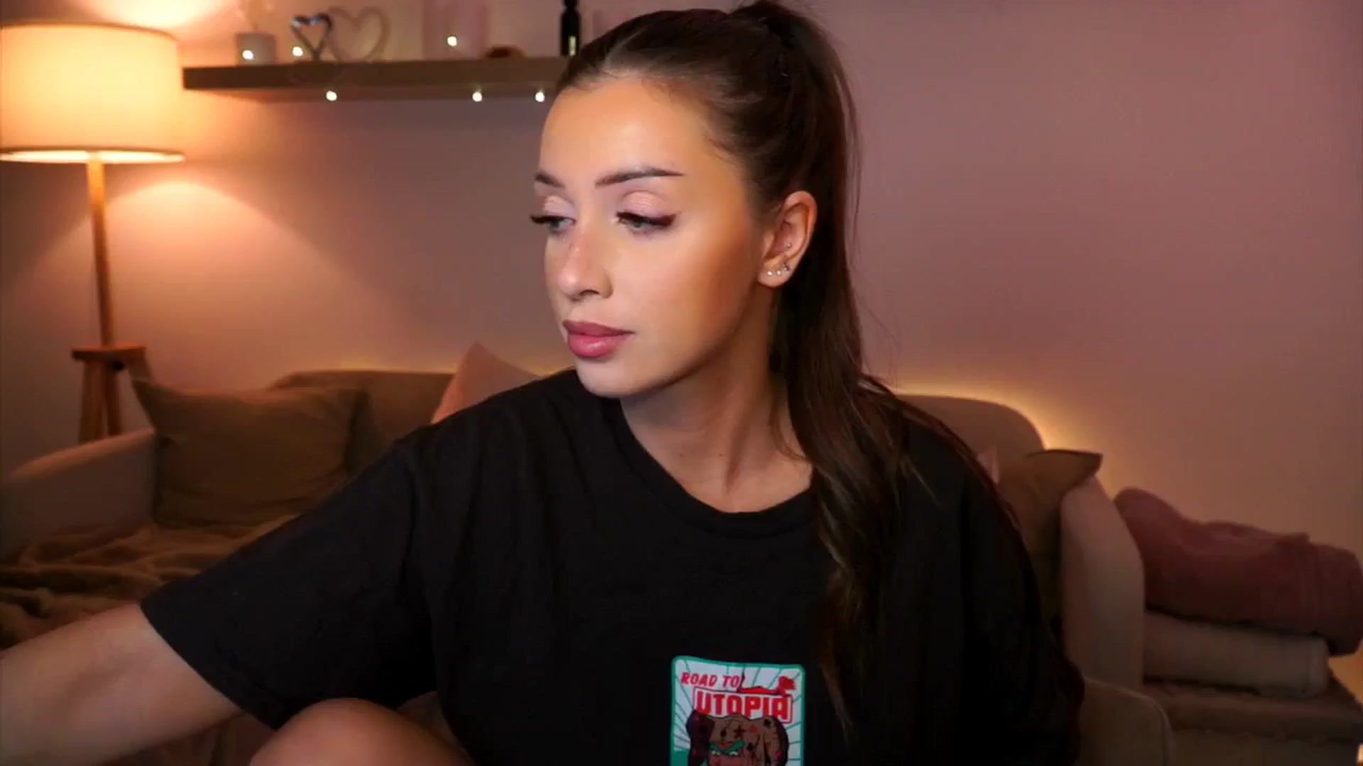 Gallery image thumbnail from Its_Ana's myfreecams stream on, 12/11/2024, 22:36 image 14 of 20