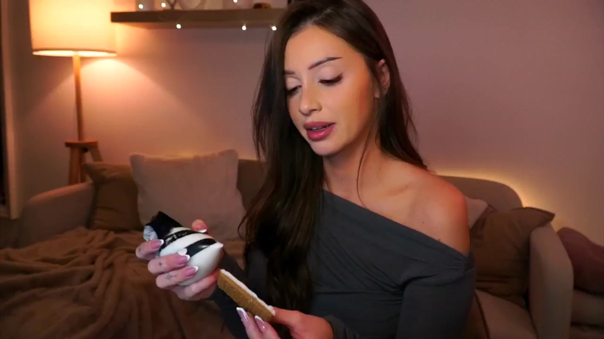 Gallery image thumbnail from Its_Ana's myfreecams stream on, 12/14/2024, 22:14 image 11 of 20