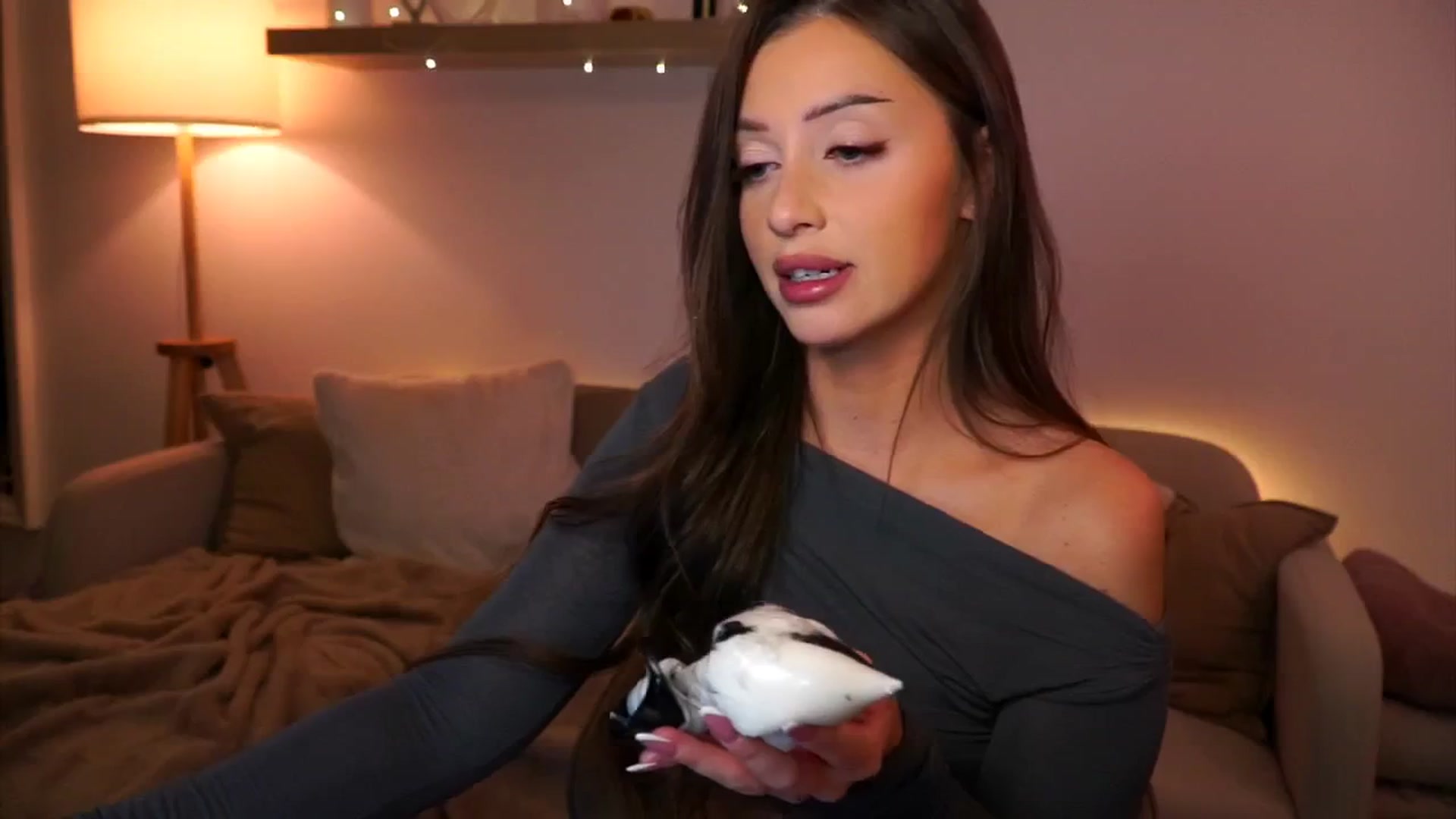Gallery image thumbnail from Its_Ana's myfreecams stream on, 12/14/2024, 22:14 image 16 of 20