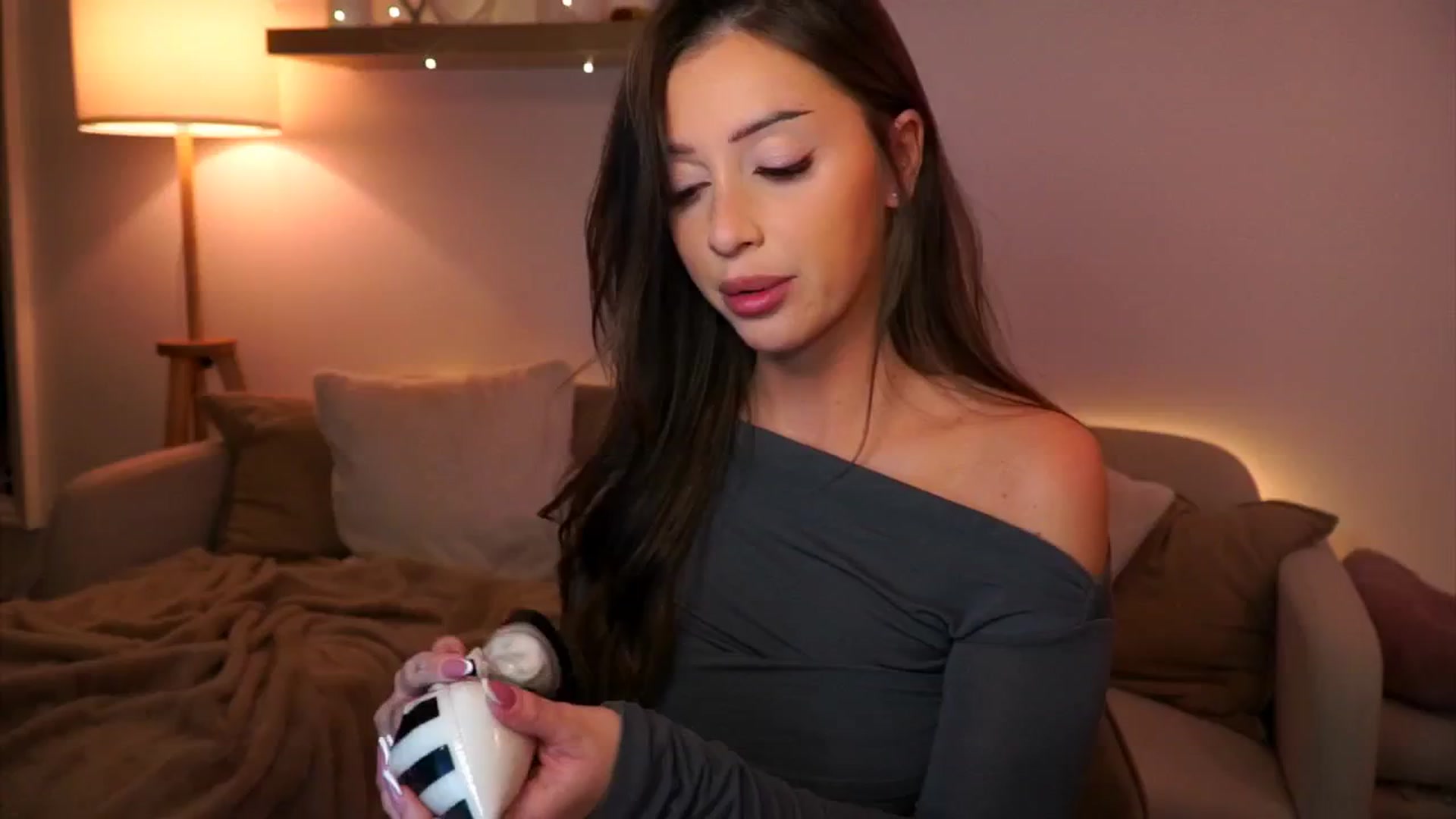 Gallery image thumbnail from Its_Ana's myfreecams stream on, 12/14/2024, 22:14 image 9 of 20