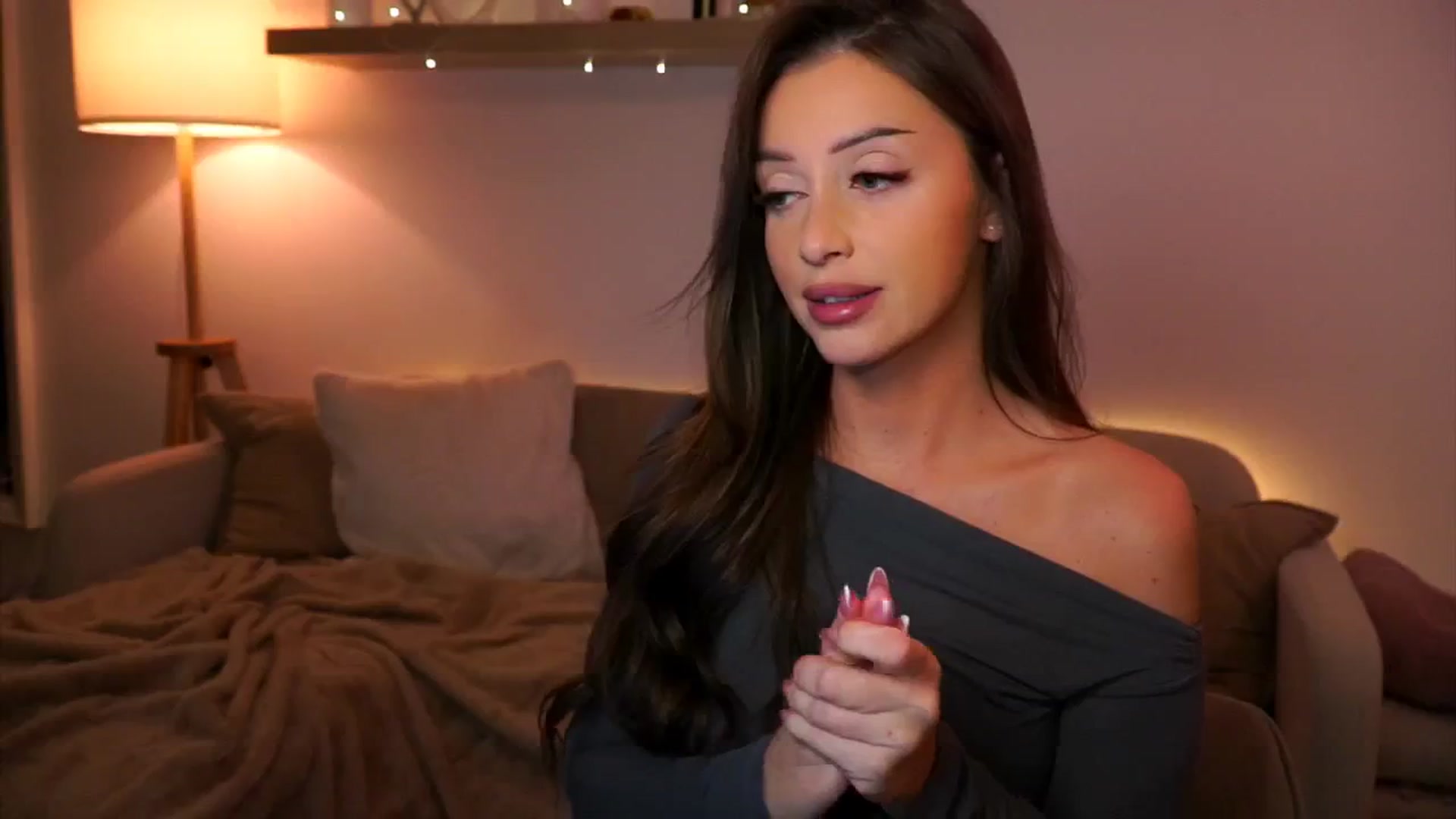 Gallery image thumbnail from Its_Ana's myfreecams stream on, 12/14/2024, 22:14 image 20 of 20