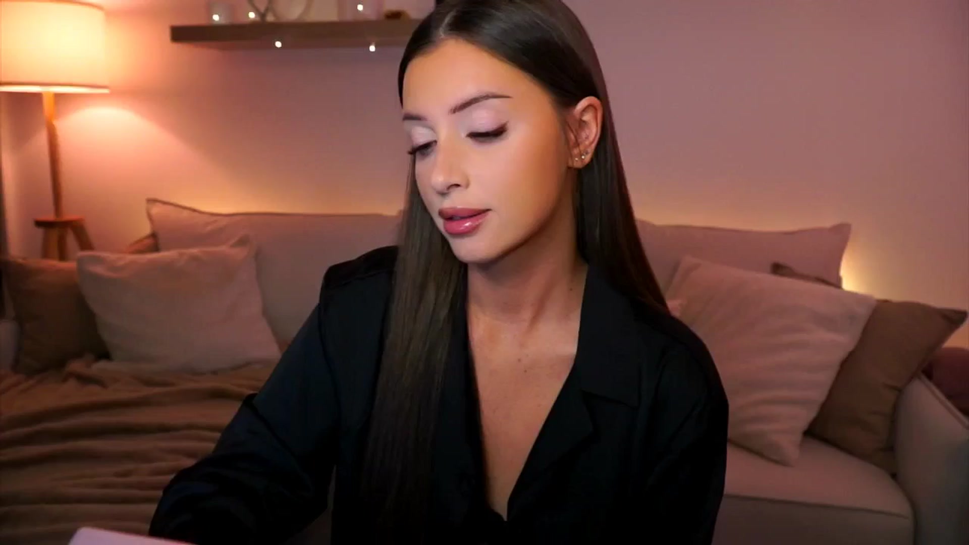 Gallery image thumbnail from Its_Ana's myfreecams stream on, 12/20/2024, 19:58 image 2 of 20