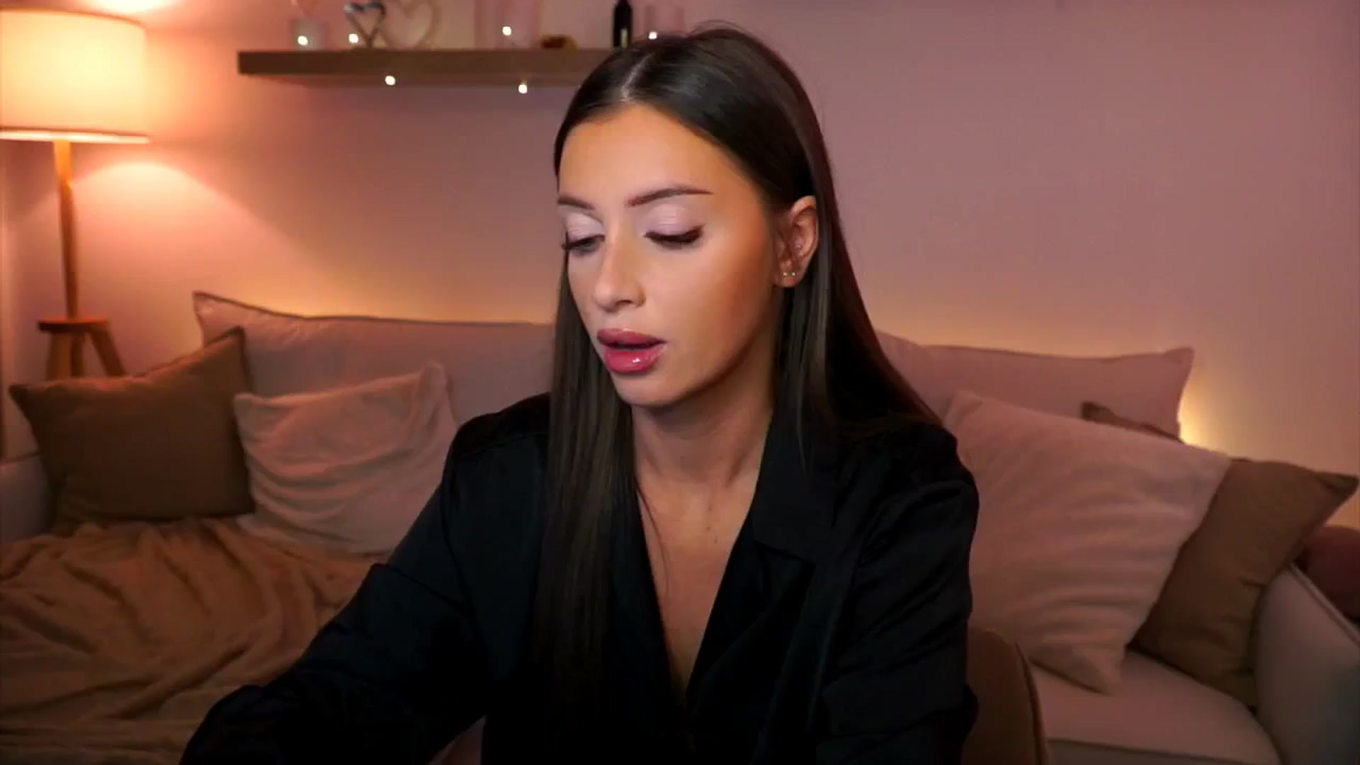 Gallery image thumbnail from Its_Ana's myfreecams stream on, 12/20/2024, 23:33 image 1 of 20