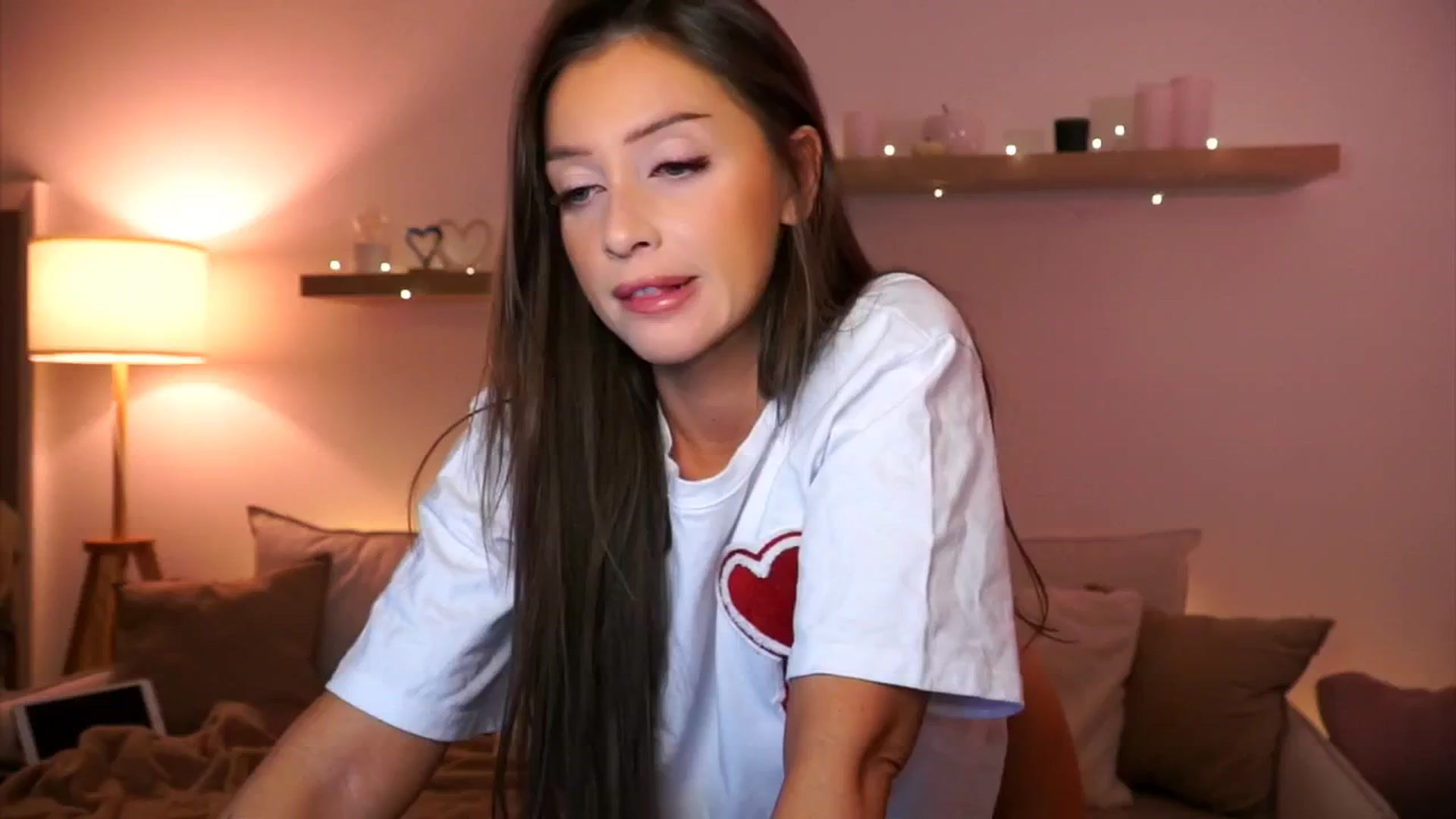 Gallery image thumbnail from Its_Ana's myfreecams stream on, 12/29/2024, 22:11 image 2 of 20