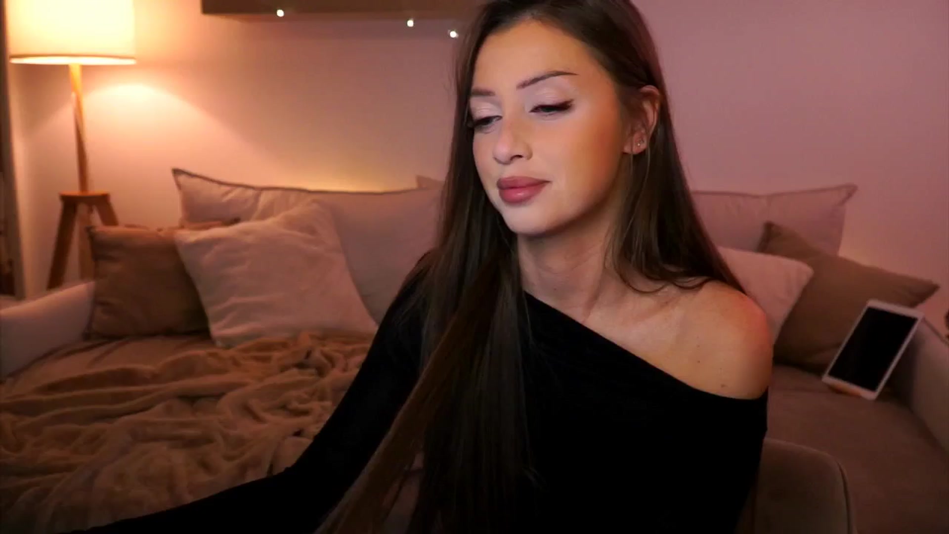Gallery image thumbnail from Its_Ana's myfreecams stream on, 12/31/2024, 24:43 image 1 of 20