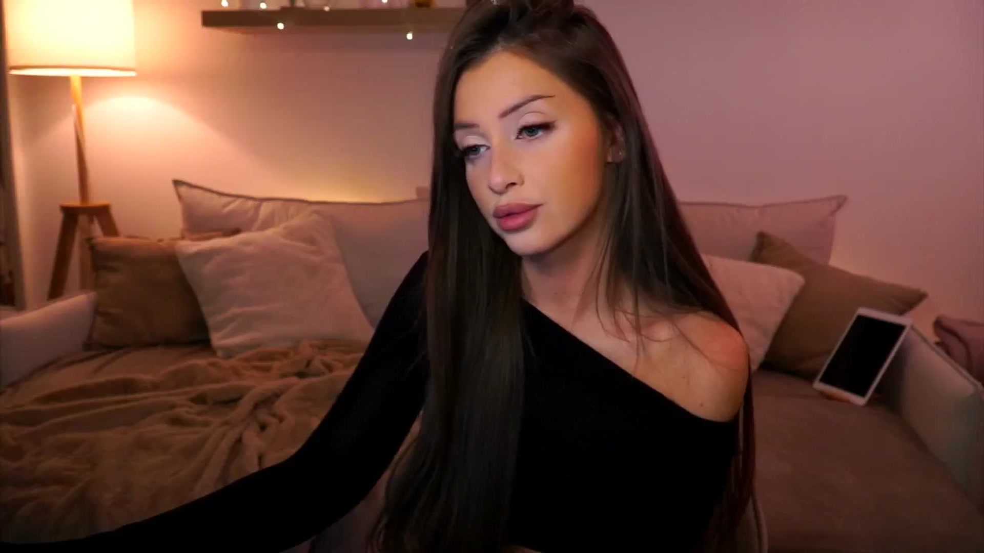 Gallery image thumbnail from Its_Ana's myfreecams stream on, 12/31/2024, 24:43 image 14 of 20