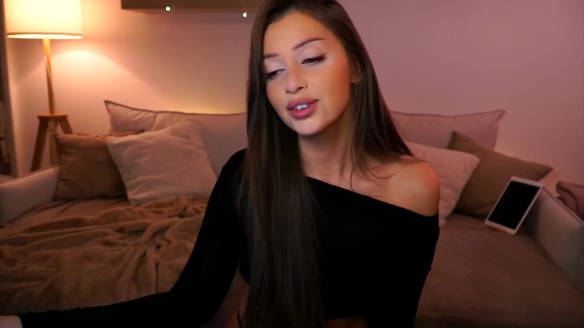 Gallery image thumbnail from Its_Ana's myfreecams stream on, 12/31/2024, 24:43 image 13 of 20