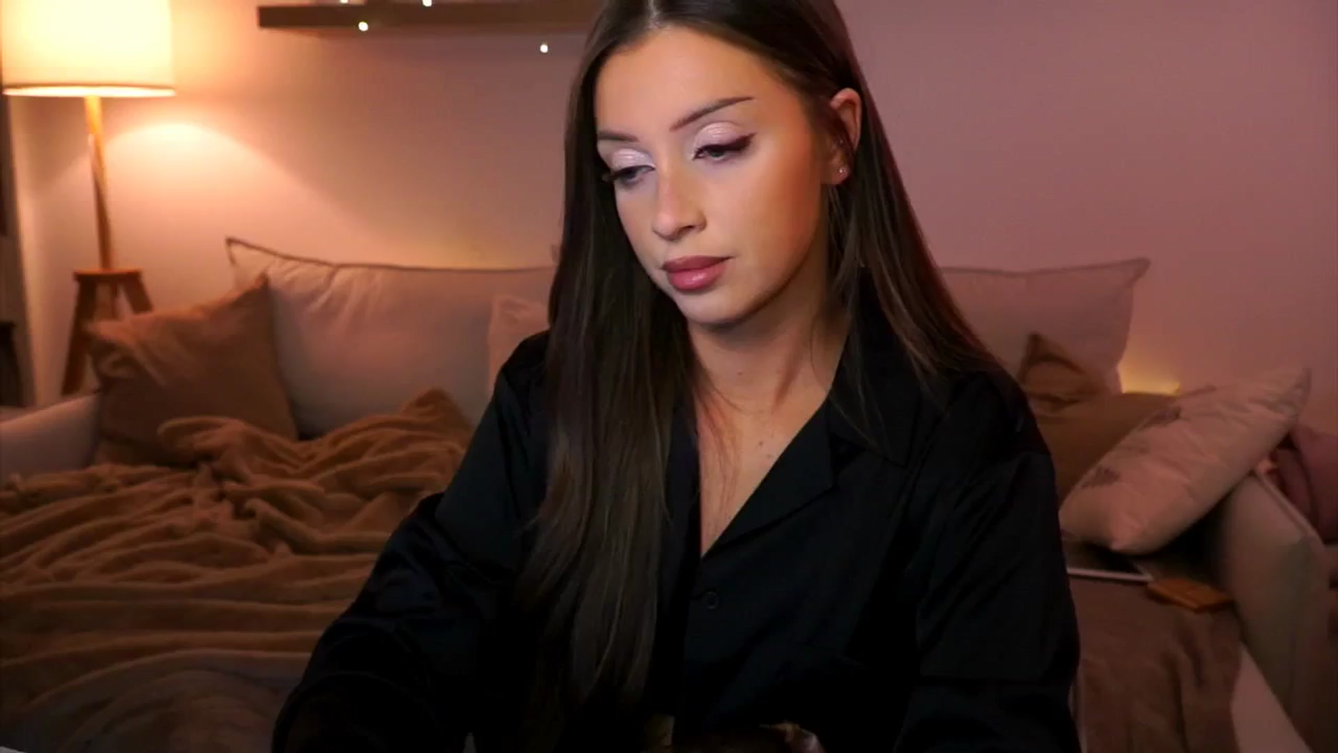 Gallery image thumbnail from Its_Ana's myfreecams stream on, 01/01/2025, 24:21 image 2 of 20