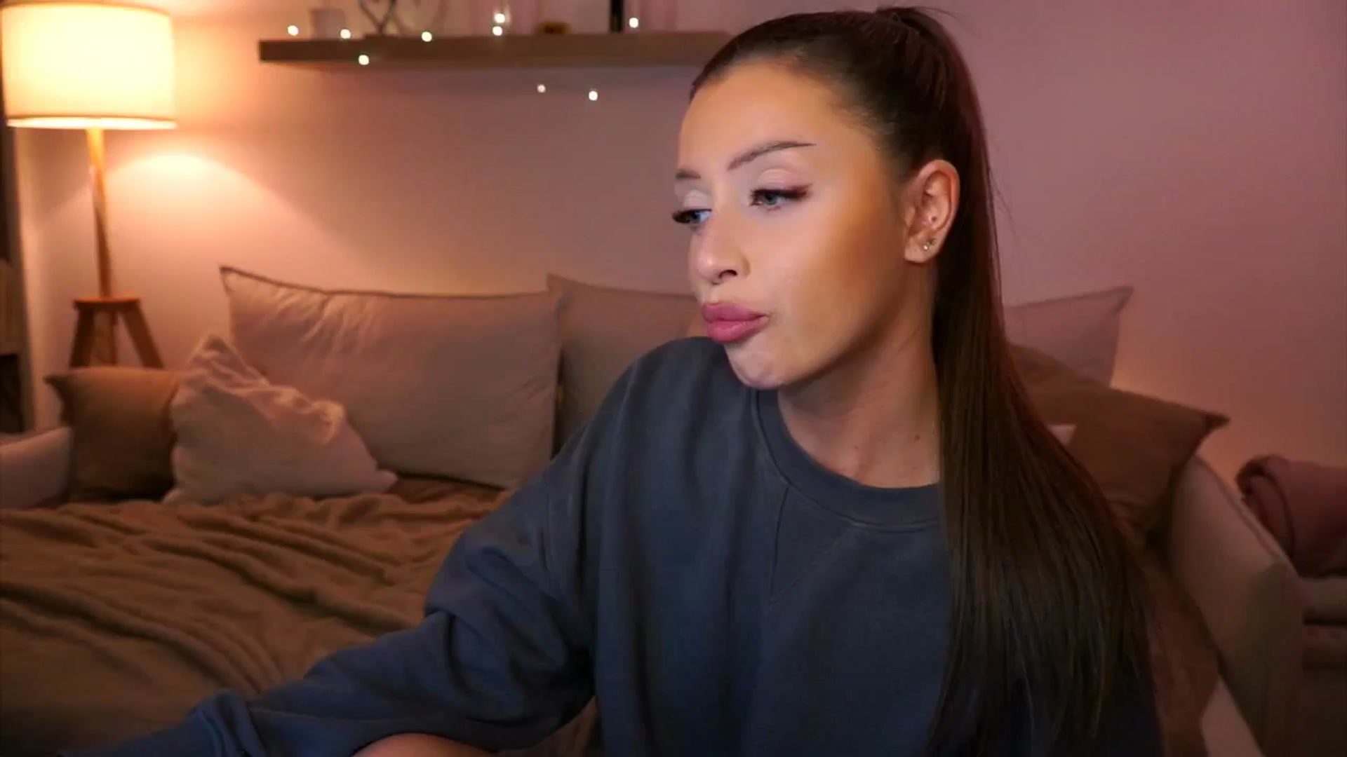 Gallery image thumbnail from Its_Ana's myfreecams stream on, 01/02/2025, 22:56 image 17 of 20