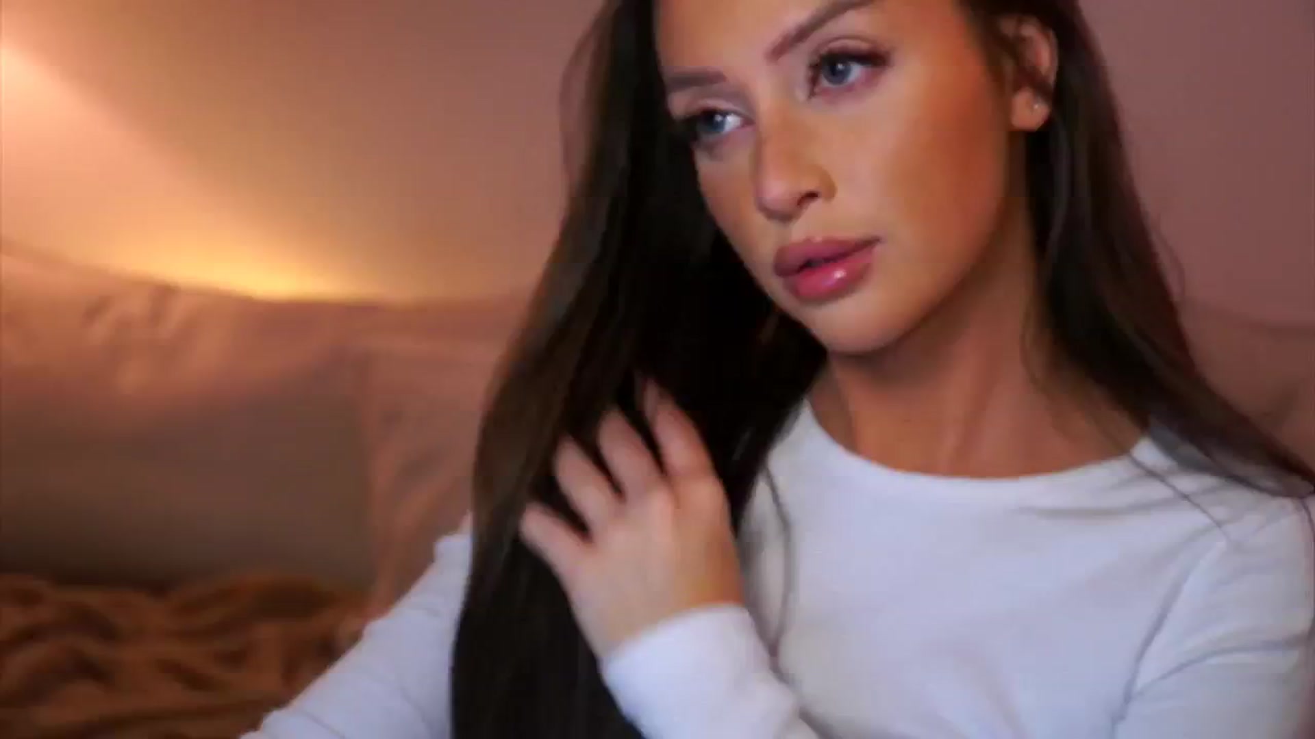 Gallery image thumbnail from Its_Ana's myfreecams stream on, 01/08/2025, 21:57 image 15 of 20
