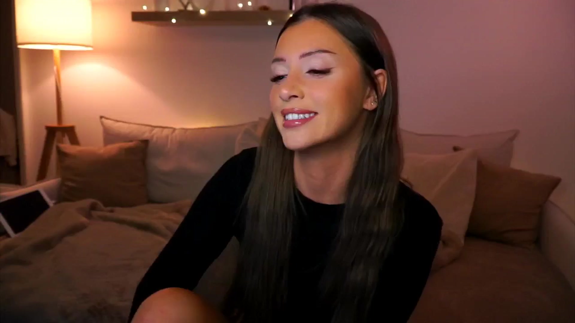 Gallery image thumbnail from Its_Ana's myfreecams stream on, 01/15/2025, 21:27 image 19 of 20