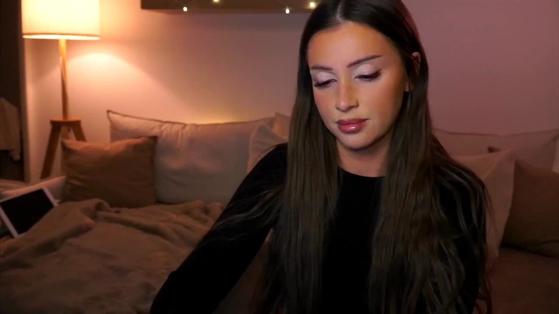 Gallery image thumbnail from Its_Ana's myfreecams stream on, 01/15/2025, 21:27 image 8 of 20