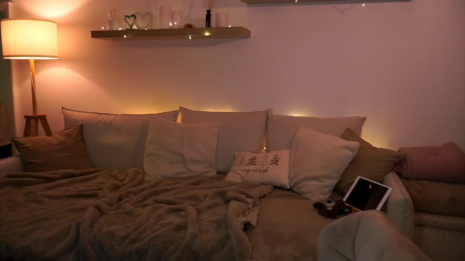 Gallery image thumbnail from Its_Ana's myfreecams stream on, 01/18/2025, 21:36 image 19 of 20