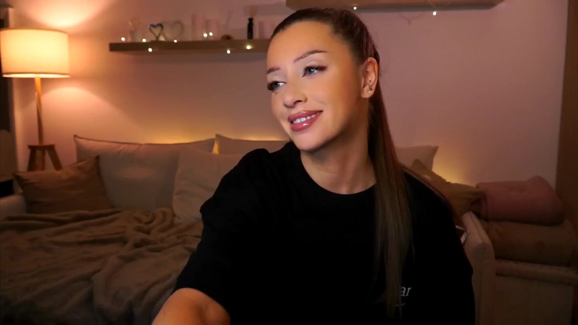 Gallery image thumbnail from Its_Ana's myfreecams stream on, 01/18/2025, 21:36 image 2 of 20