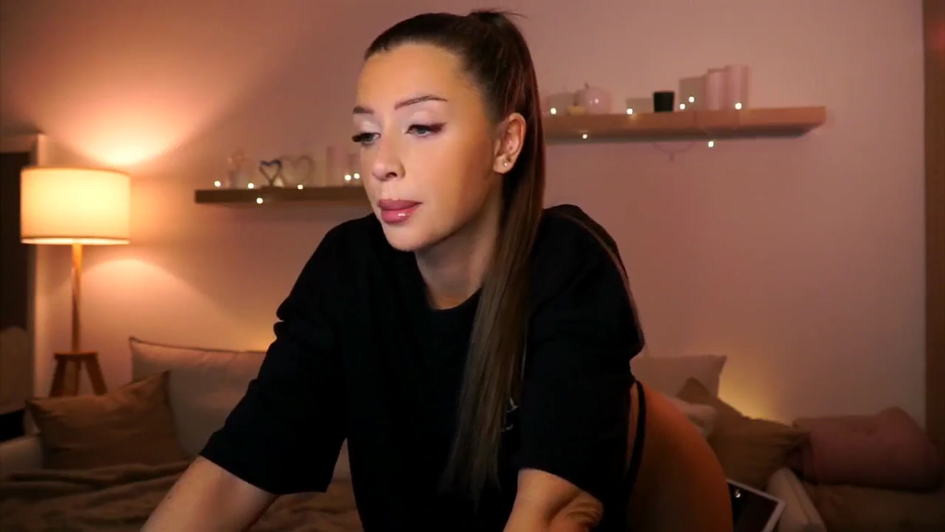 Gallery image thumbnail from Its_Ana's myfreecams stream on, 01/18/2025, 21:36 image 7 of 20