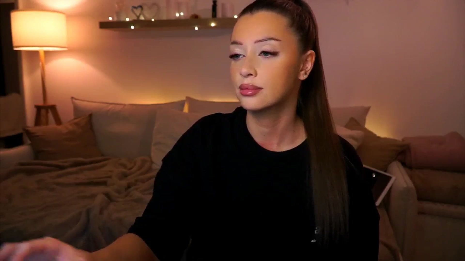 Gallery image thumbnail from Its_Ana's myfreecams stream on, 01/18/2025, 21:36 image 14 of 20