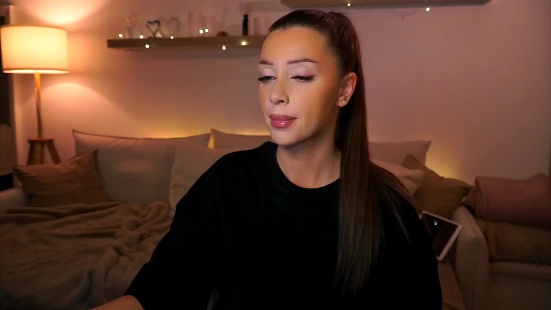Gallery image thumbnail from Its_Ana's myfreecams stream on, 01/18/2025, 22:40 image 10 of 20