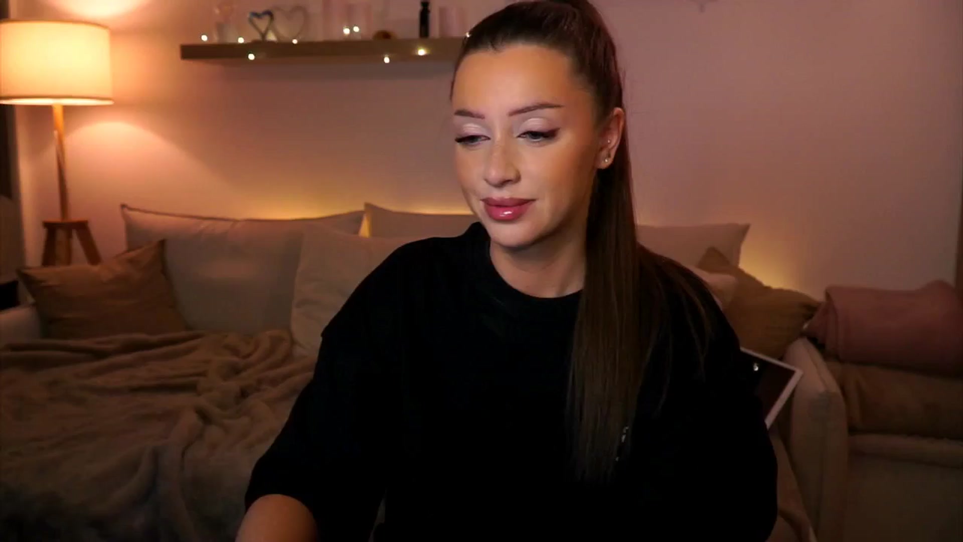 Gallery image thumbnail from Its_Ana's myfreecams stream on, 01/18/2025, 22:40 image 12 of 20