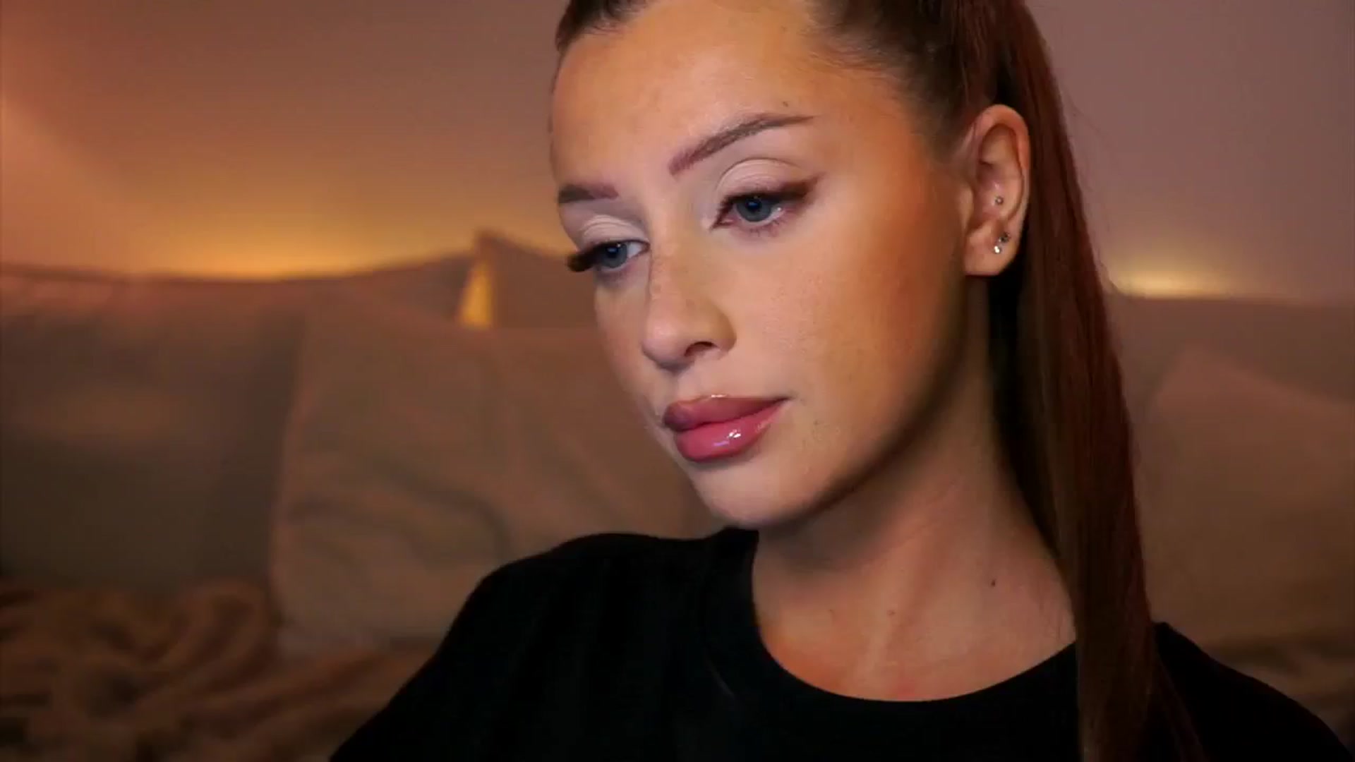 Gallery image thumbnail from Its_Ana's myfreecams stream on, 01/18/2025, 22:40 image 8 of 20