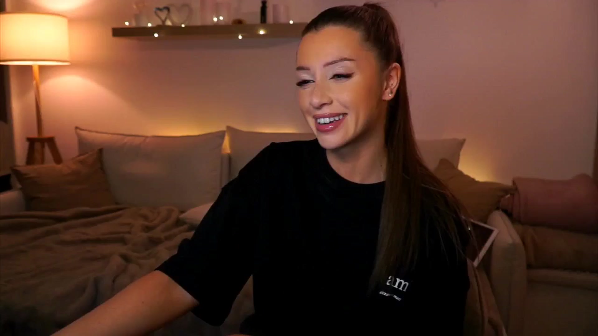 Gallery image thumbnail from Its_Ana's myfreecams stream on, 01/18/2025, 22:40 image 18 of 20