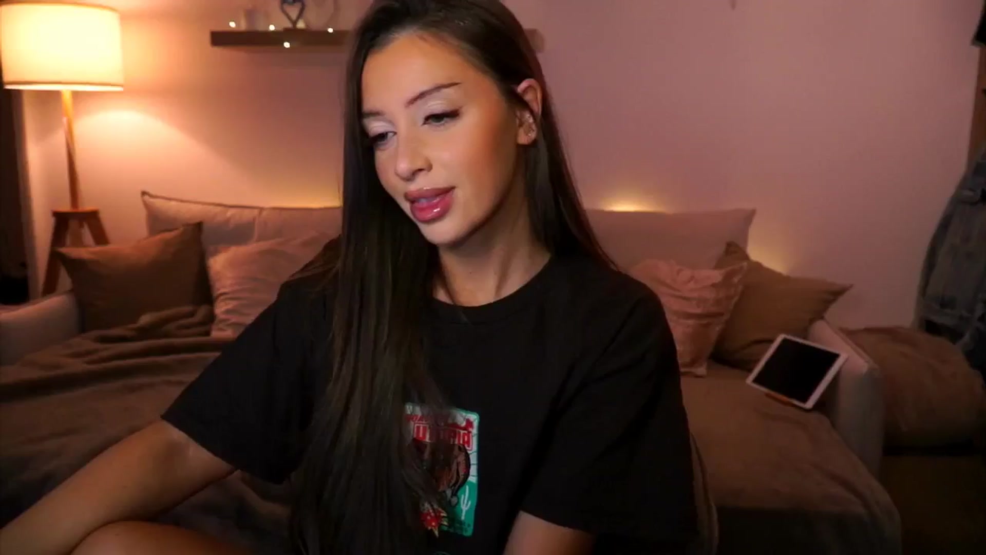Gallery image thumbnail from Its_Ana's myfreecams stream on, 01/21/2025, 21:36 image 12 of 20