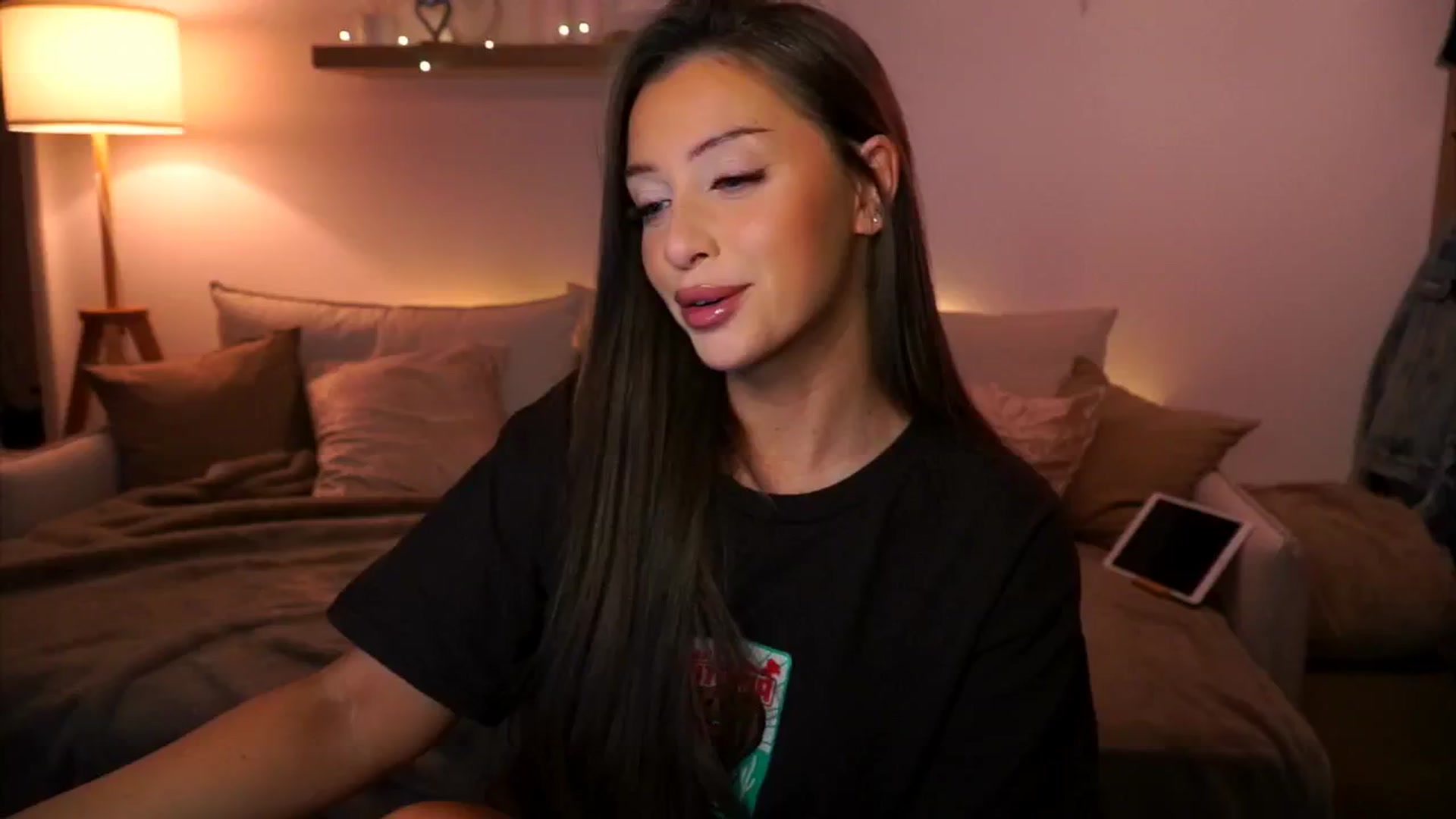 Gallery image thumbnail from Its_Ana's myfreecams stream on, 01/21/2025, 21:36 image 14 of 20