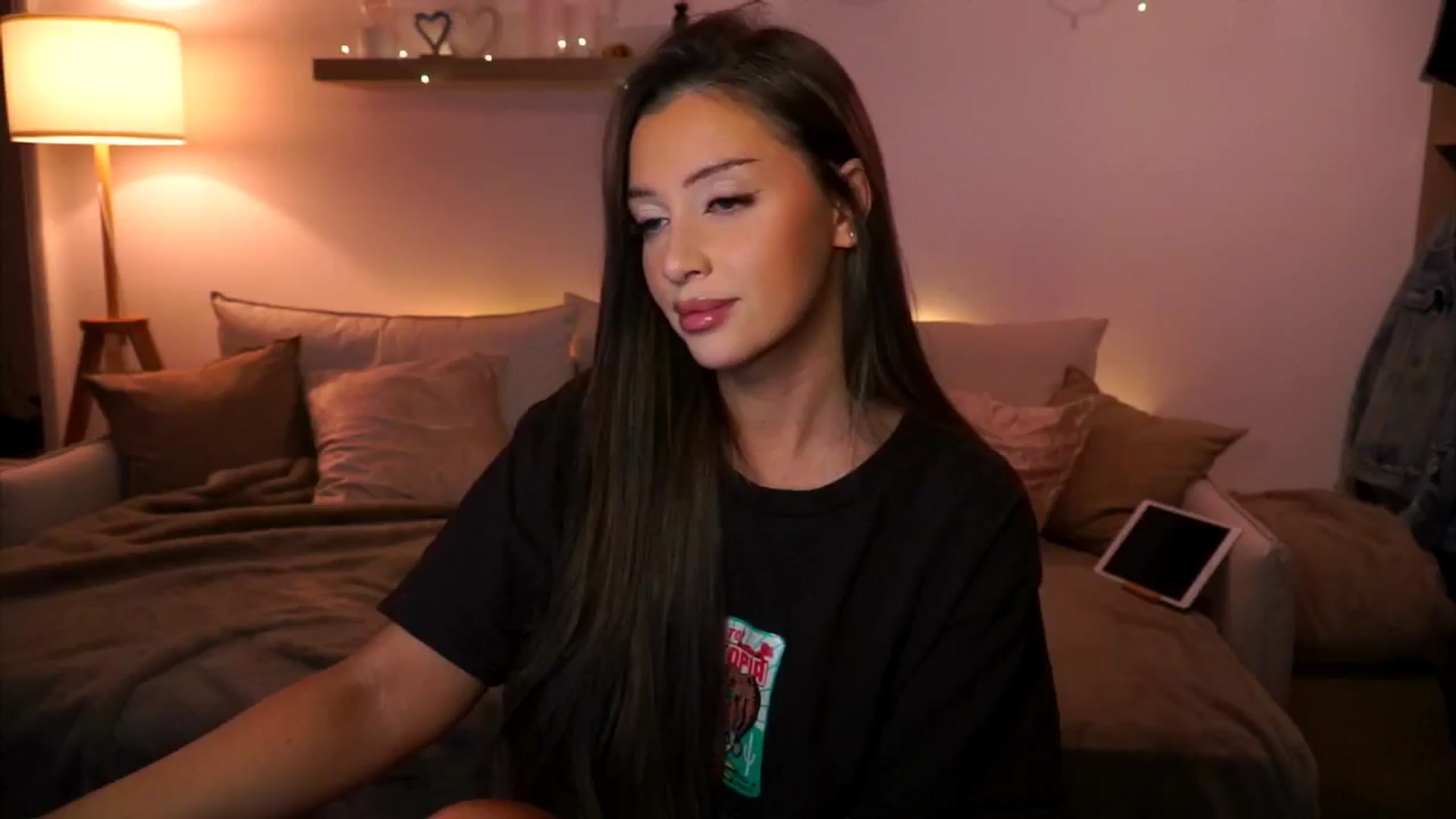 Gallery image thumbnail from Its_Ana's myfreecams stream on, 01/21/2025, 23:27 image 2 of 20