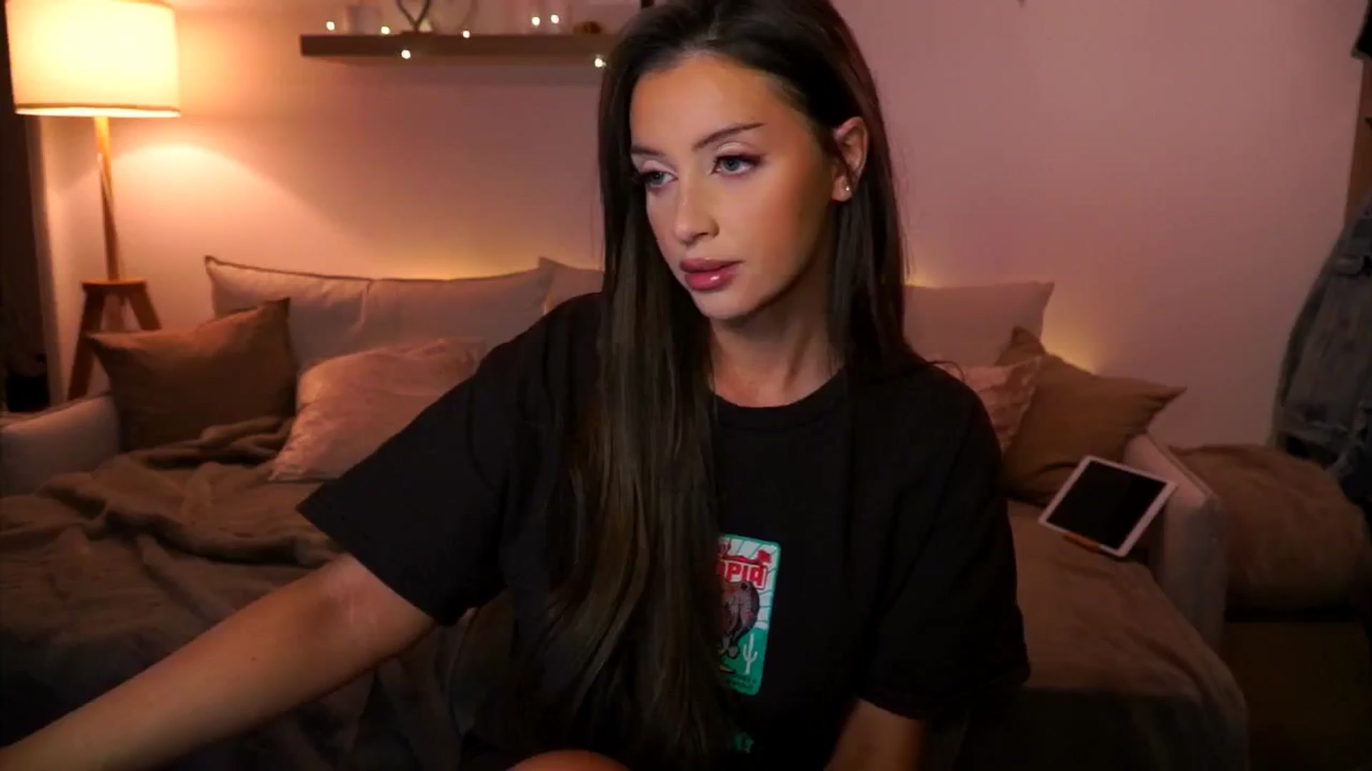 Gallery image thumbnail from Its_Ana's myfreecams stream on, 01/21/2025, 23:27 image 10 of 20