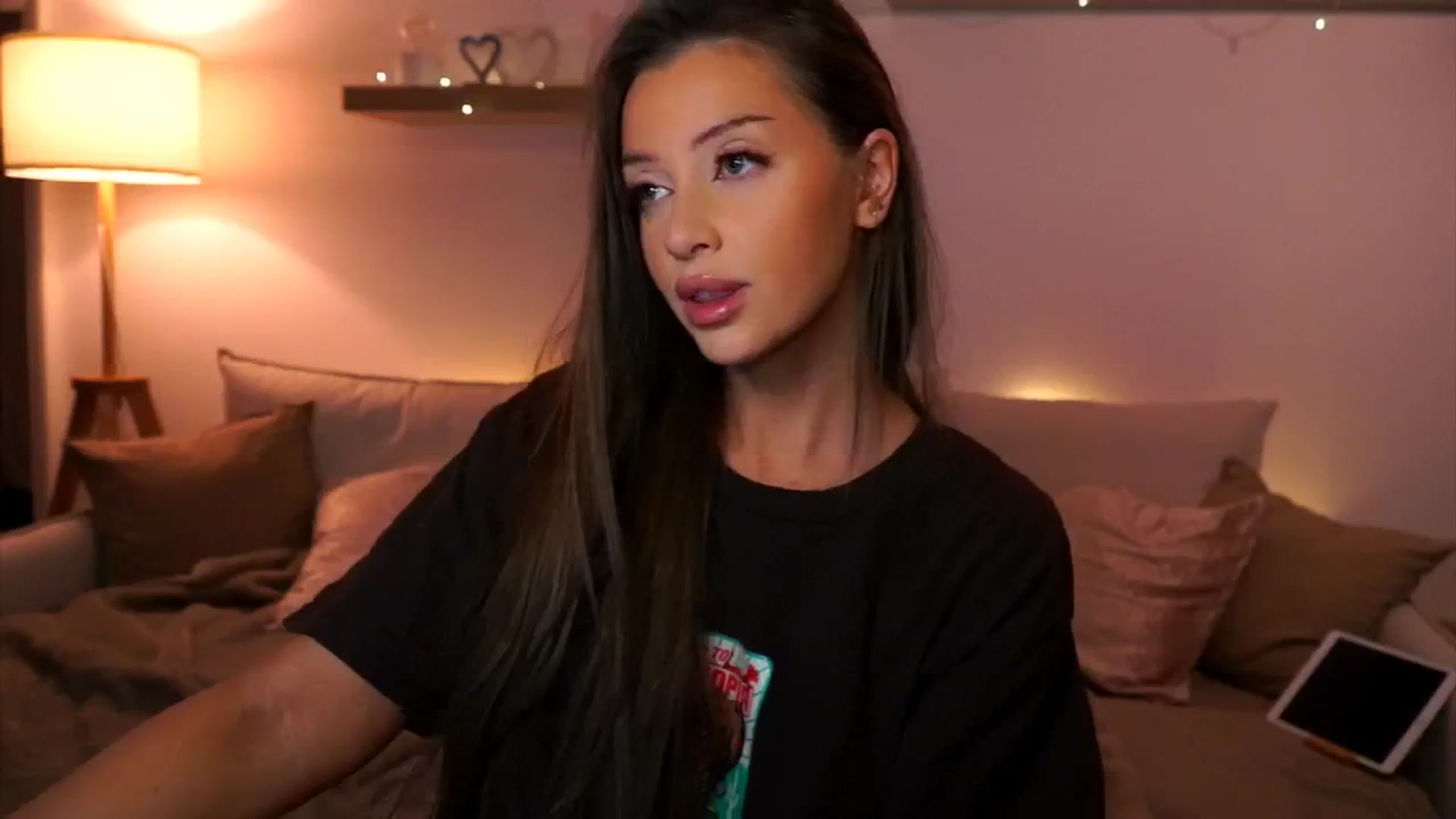 Gallery image thumbnail from Its_Ana's myfreecams stream on, 01/21/2025, 23:58 image 14 of 20