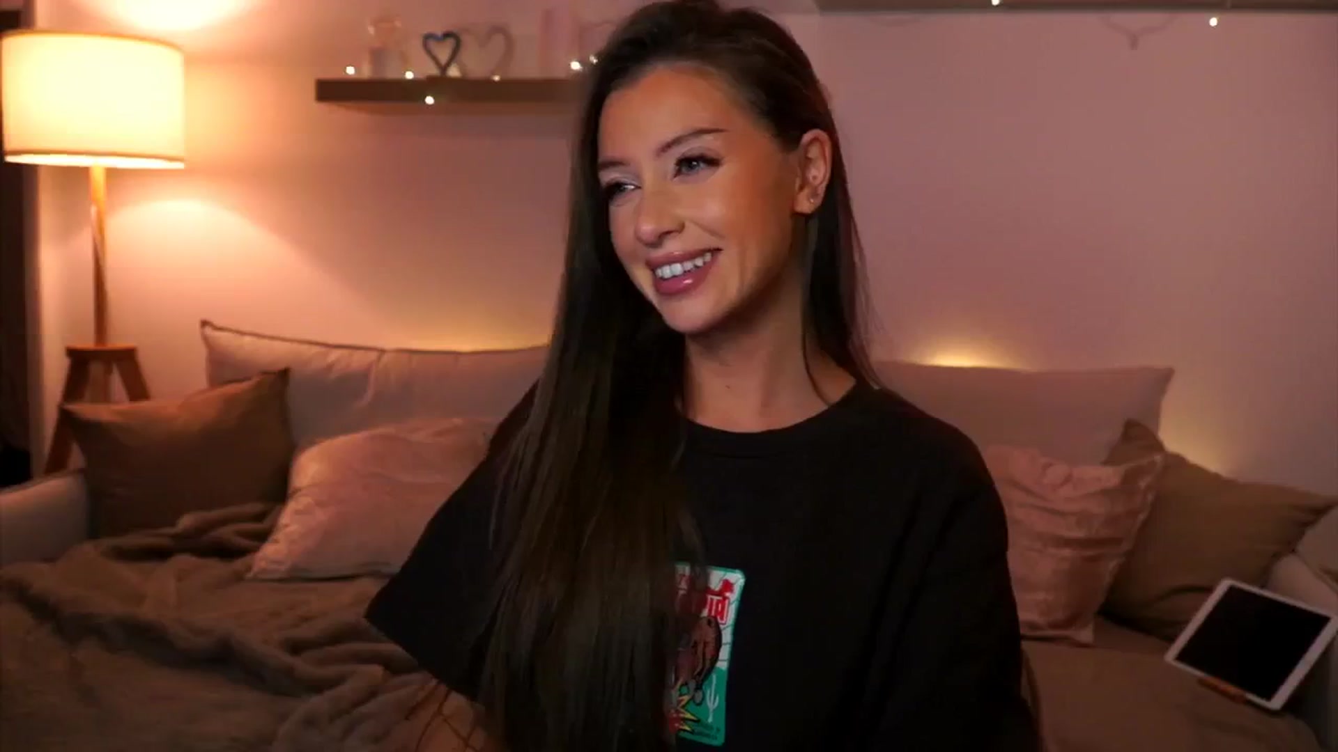 Gallery image thumbnail from Its_Ana's myfreecams stream on, 01/21/2025, 23:58 image 16 of 20