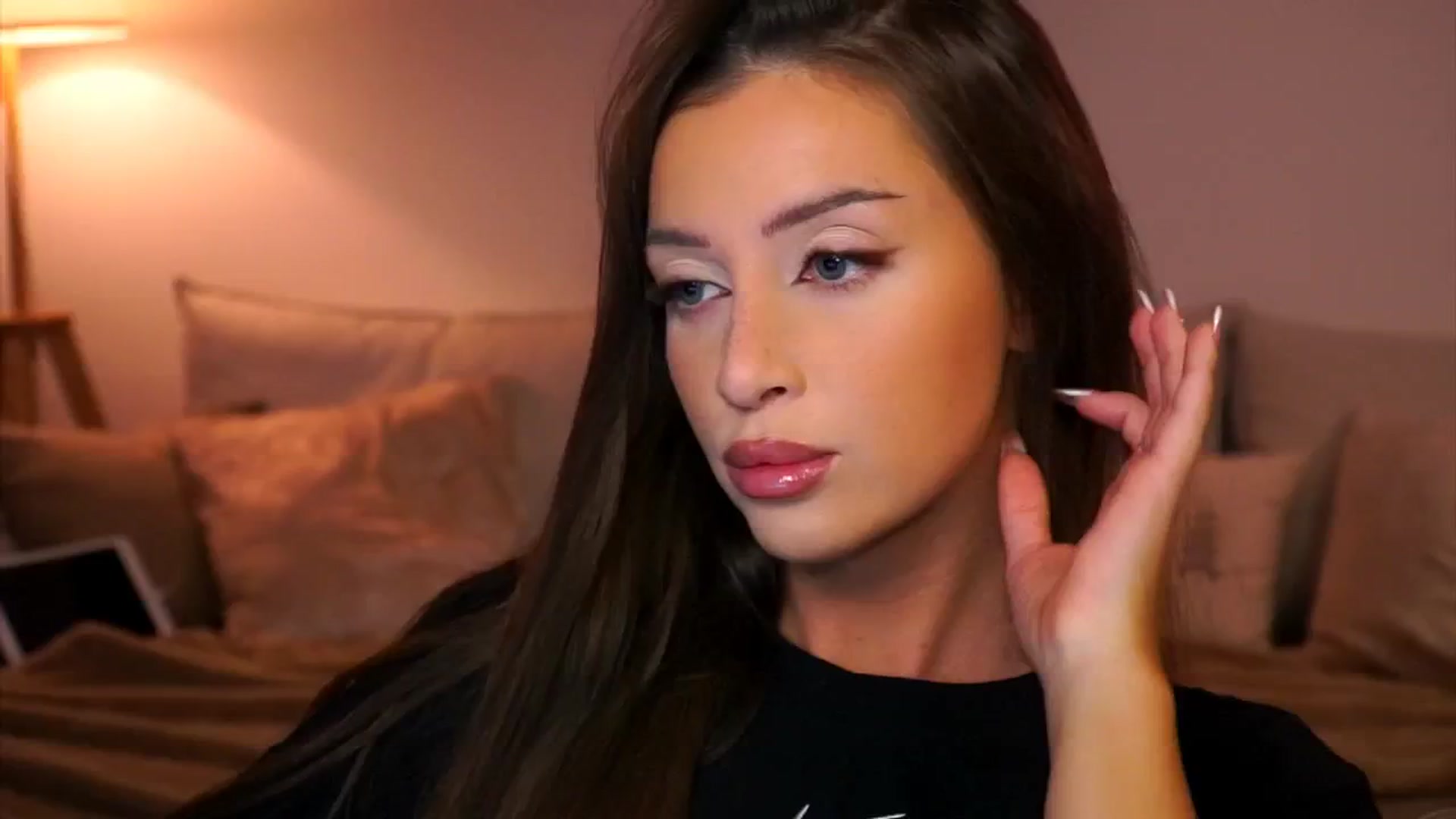 Gallery image thumbnail from Its_Ana's myfreecams stream on, 01/25/2025, 20:41 image 10 of 20