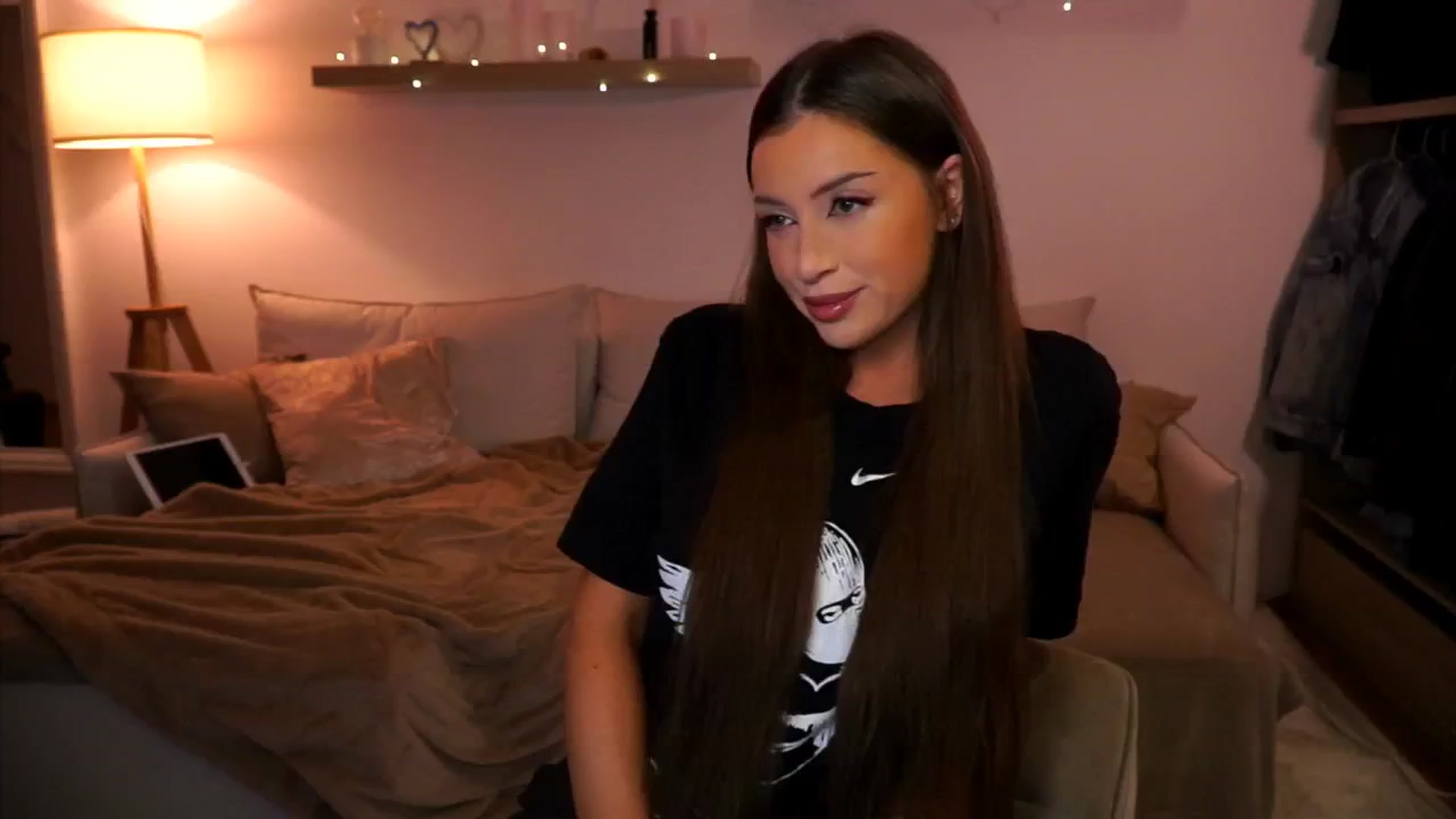 Gallery image thumbnail from Its_Ana's myfreecams stream on, 01/25/2025, 20:41 image 1 of 20