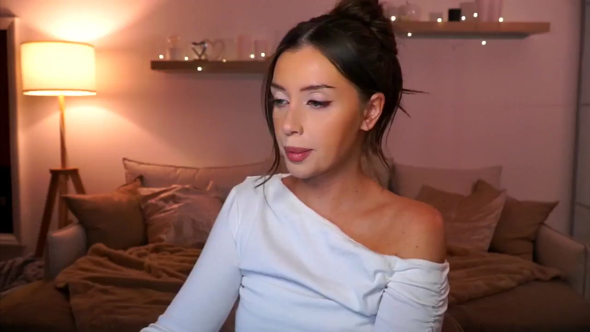 Gallery image thumbnail from Its_Ana's myfreecams stream on, 01/31/2025, 22:44 image 4 of 20