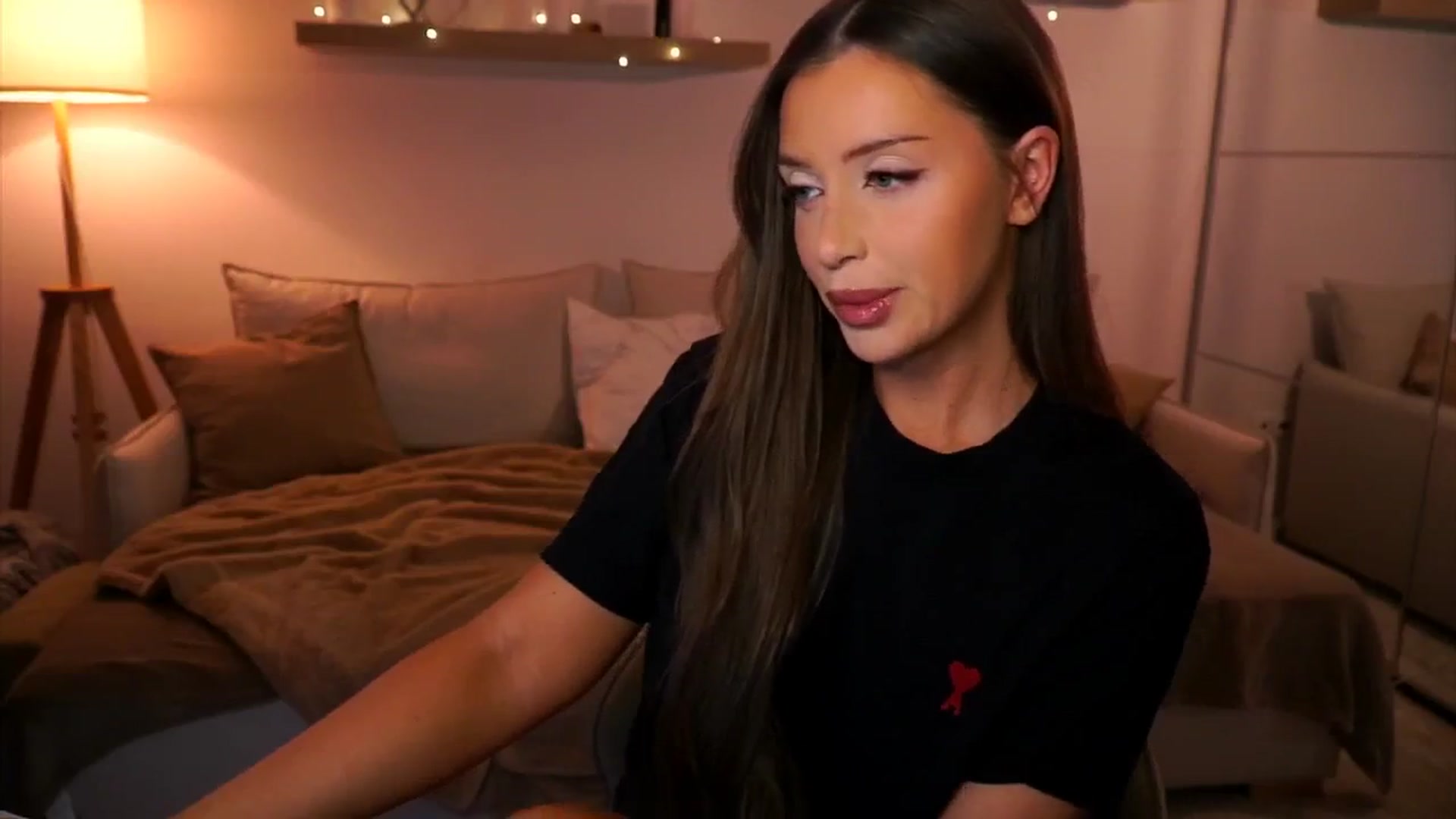 Gallery image thumbnail from Its_Ana's myfreecams stream on, 02/05/2025, 22:10 image 2 of 20