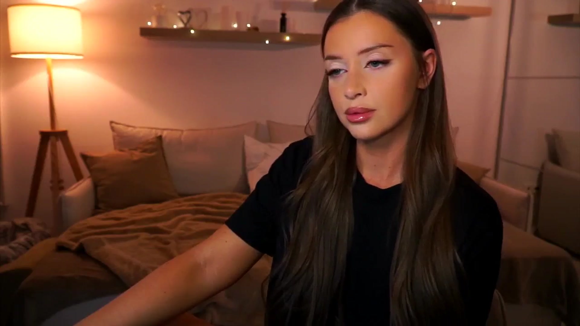 Gallery image thumbnail from Its_Ana's myfreecams stream on, 02/05/2025, 22:10 image 7 of 20