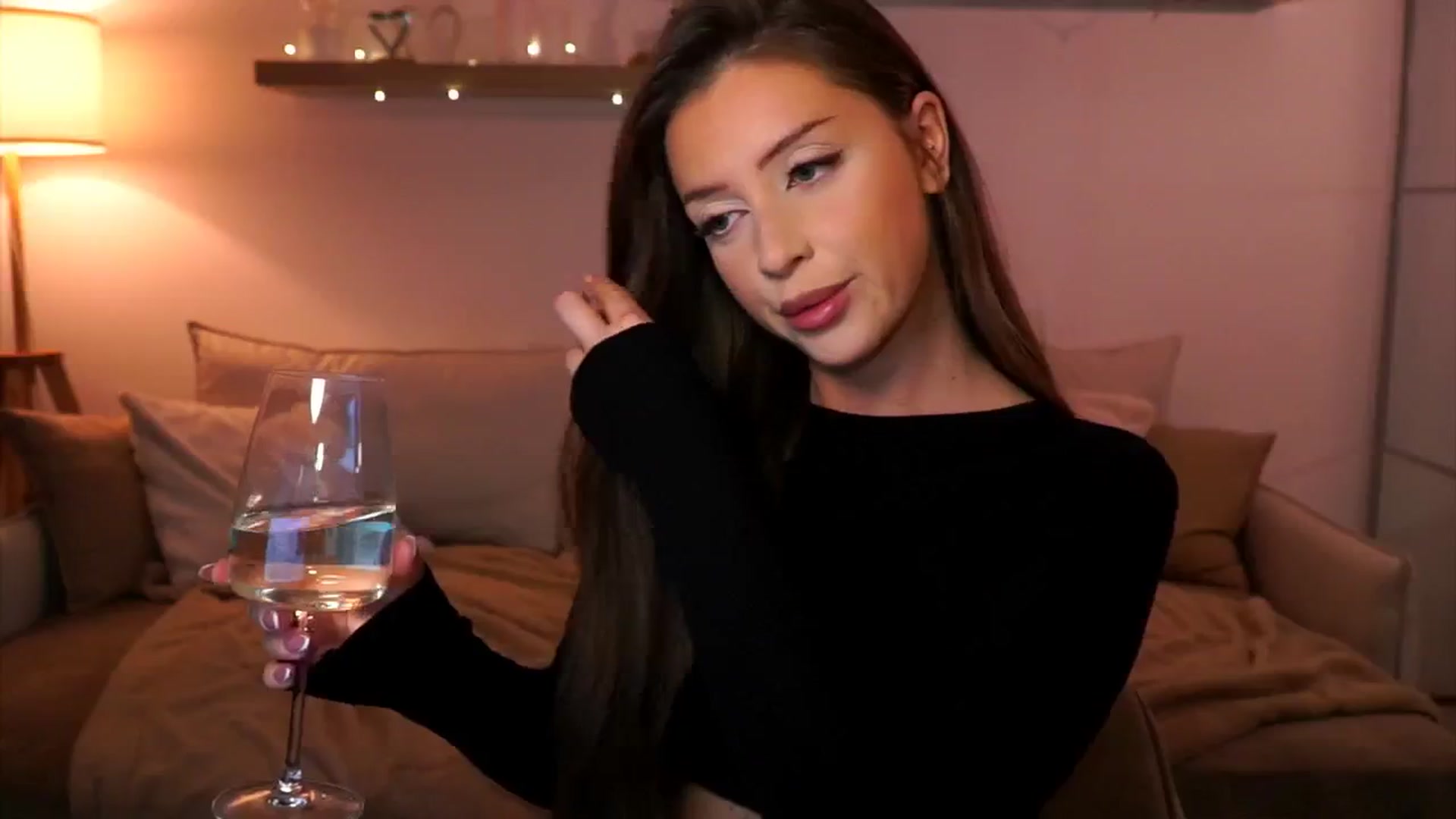 Gallery image thumbnail from Its_Ana's myfreecams stream on, 02/16/2025, 22:26 image 6 of 20