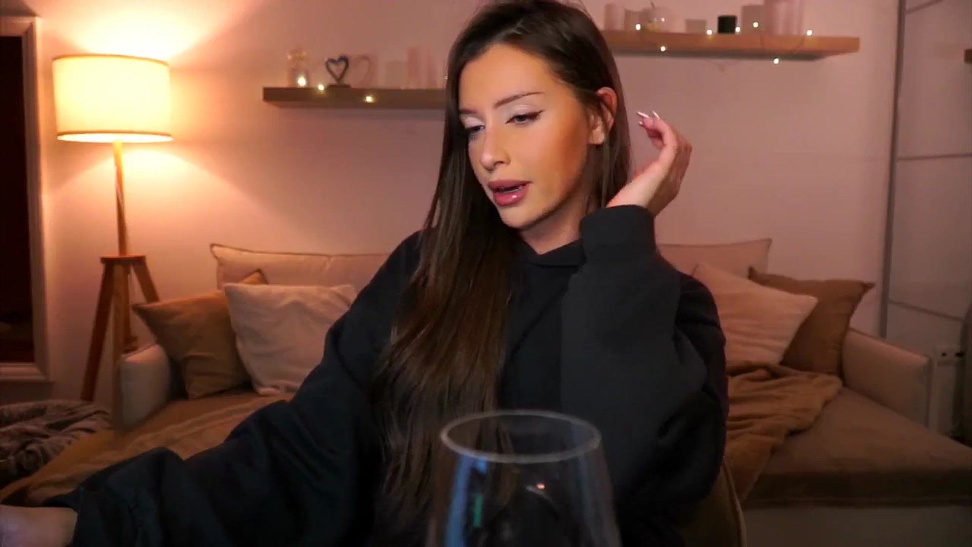 Gallery image thumbnail from Its_Ana's myfreecams stream on, 03/07/2025, 21:04 image 11 of 20