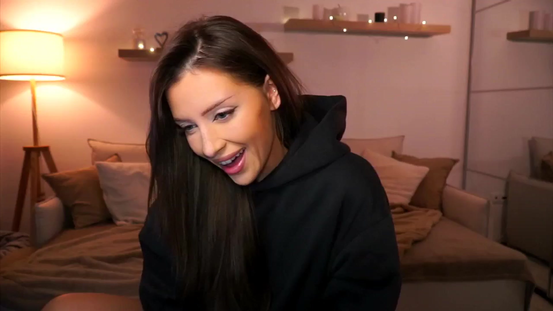 Gallery image thumbnail from Its_Ana's myfreecams stream on, 03/07/2025, 21:04 image 1 of 20