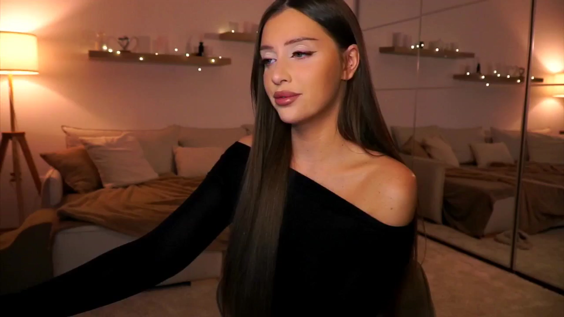 Gallery image thumbnail from Its_Ana's myfreecams stream on, 03/11/2025, 21:35 image 1 of 20