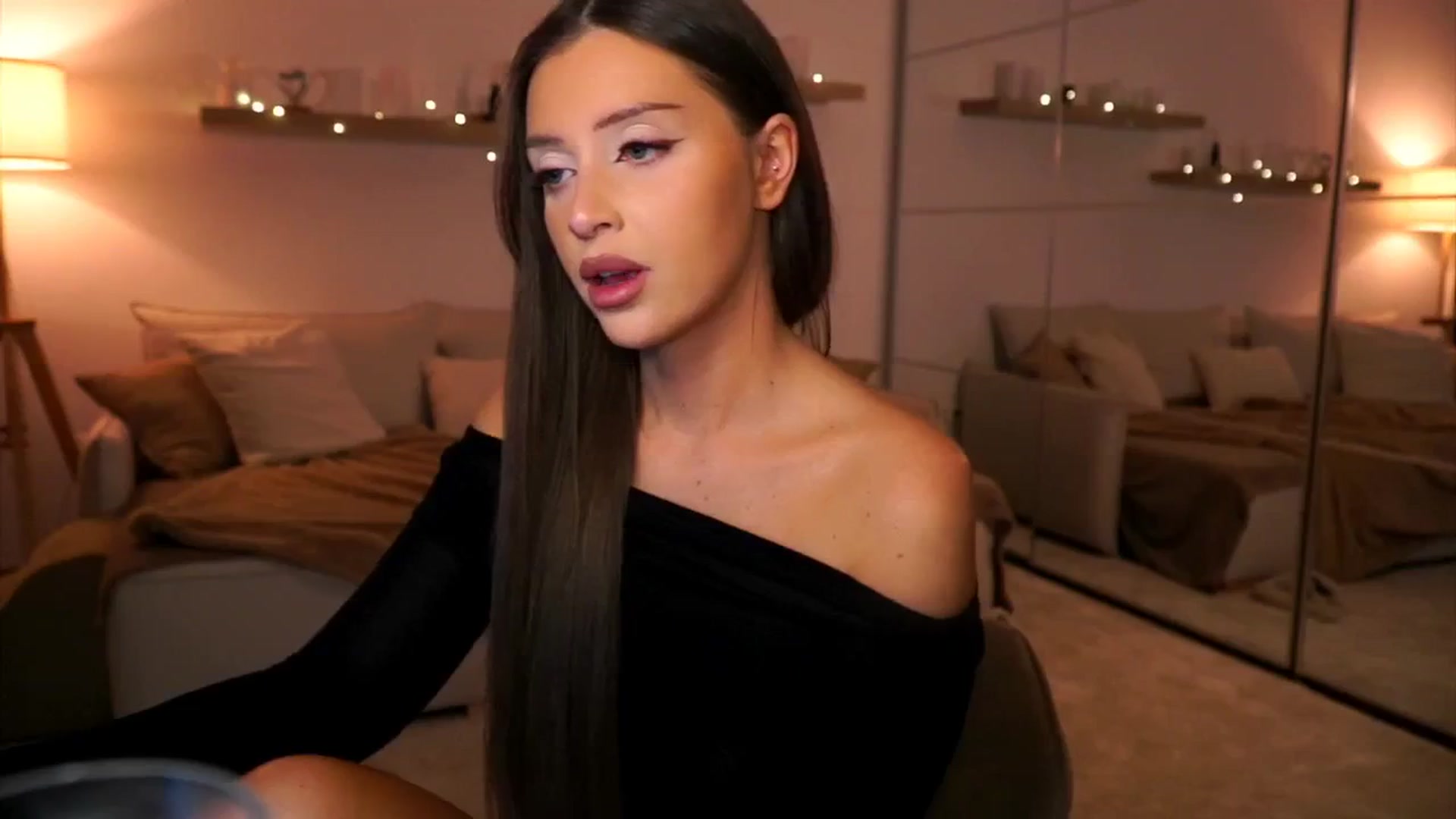 Gallery image thumbnail from Its_Ana's myfreecams stream on, 03/11/2025, 21:35 image 13 of 20