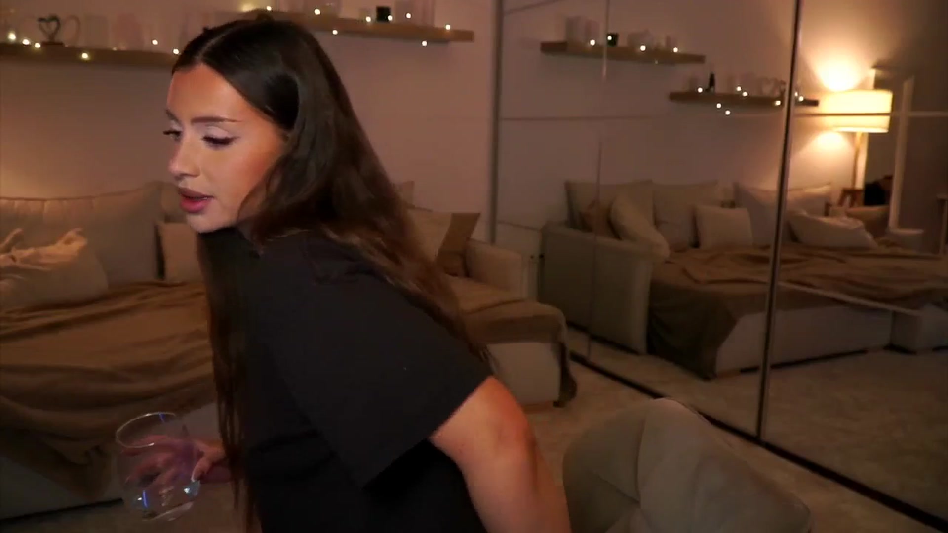 Gallery image thumbnail from Its_Ana's myfreecams stream on, 03/16/2025, 22:02 image 14 of 20