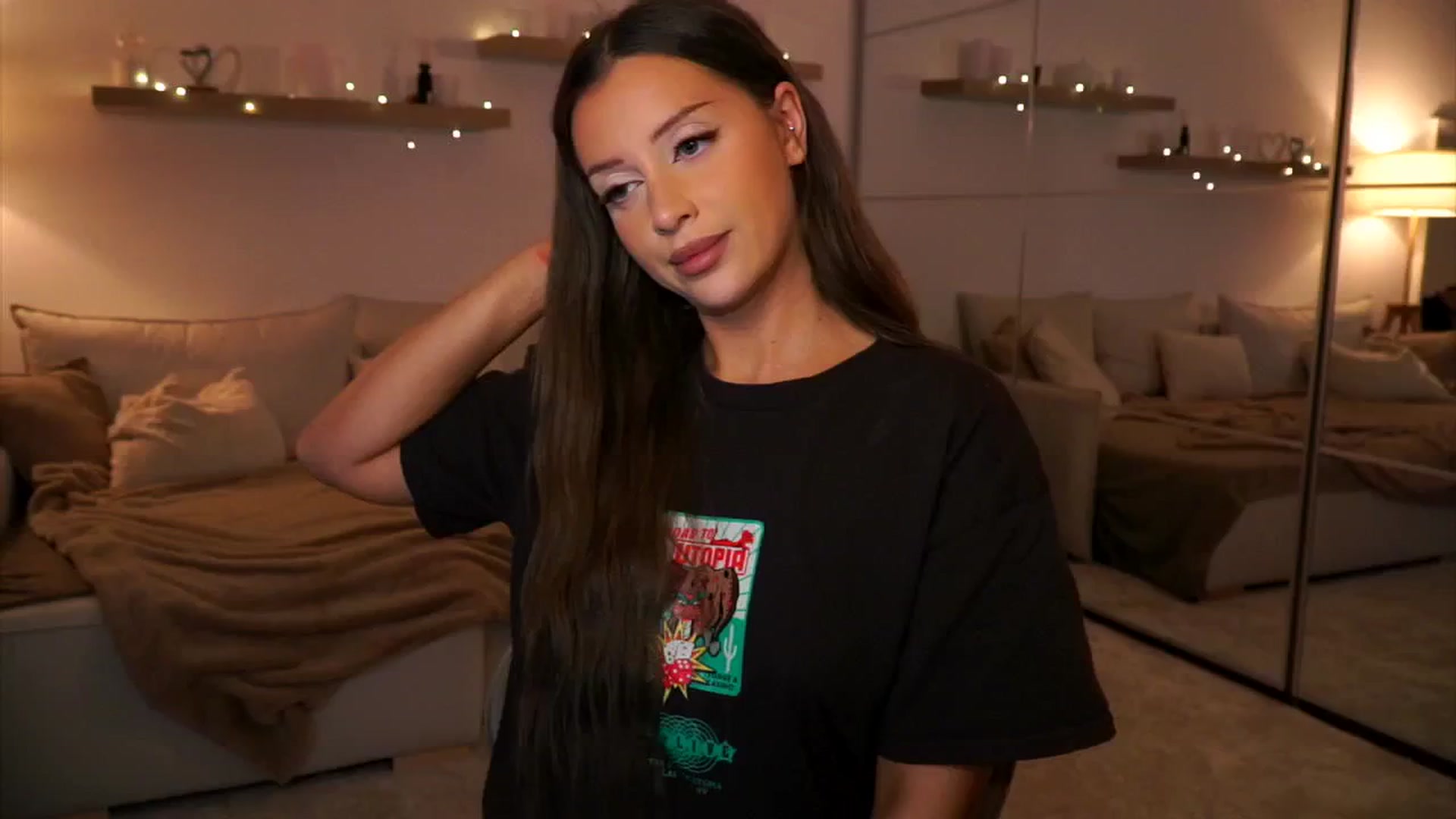 Gallery image thumbnail from Its_Ana's myfreecams stream on, 03/16/2025, 23:56 image 3 of 20