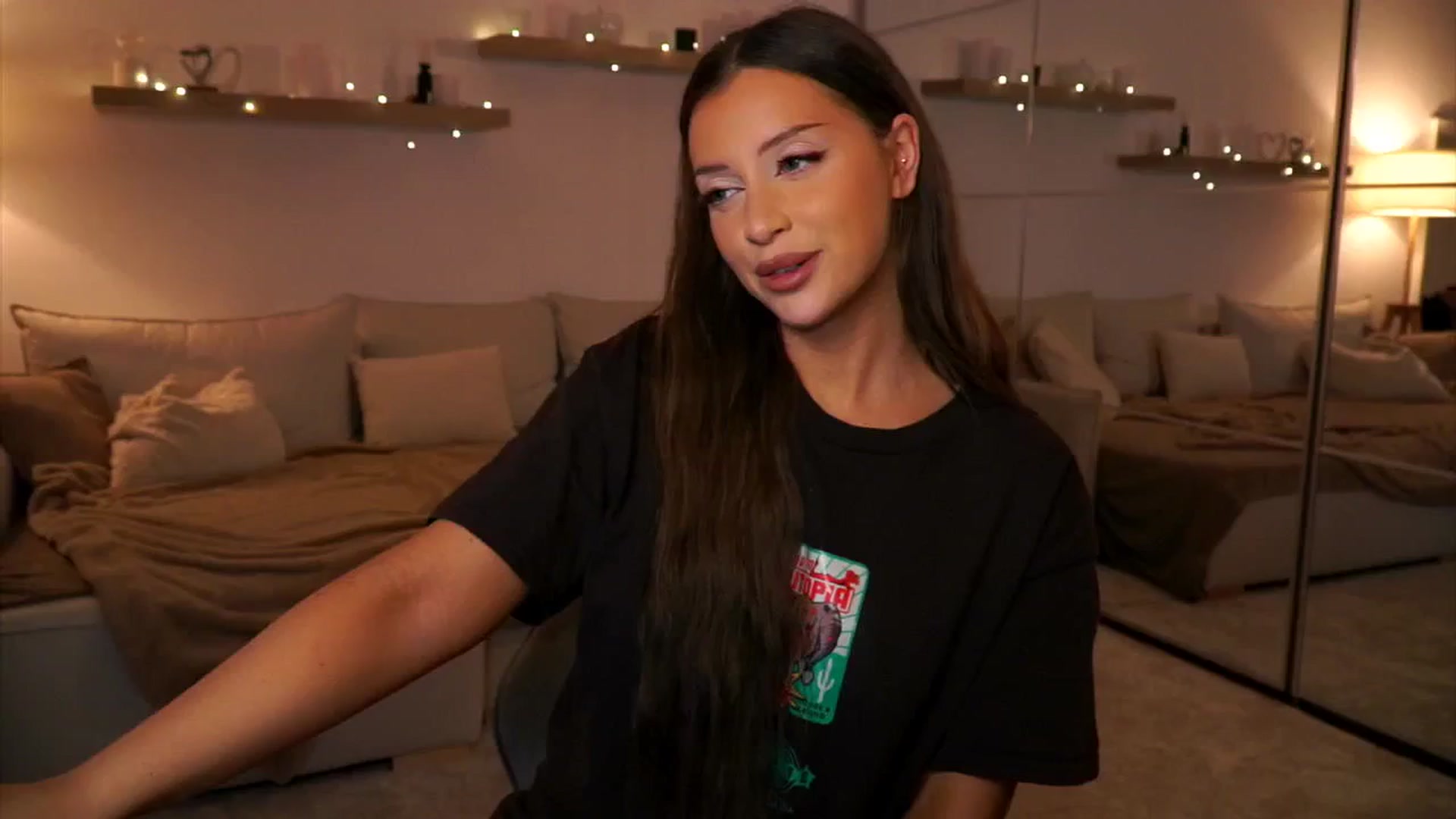 Gallery image thumbnail from Its_Ana's myfreecams stream on, 03/16/2025, 23:56 image 5 of 20