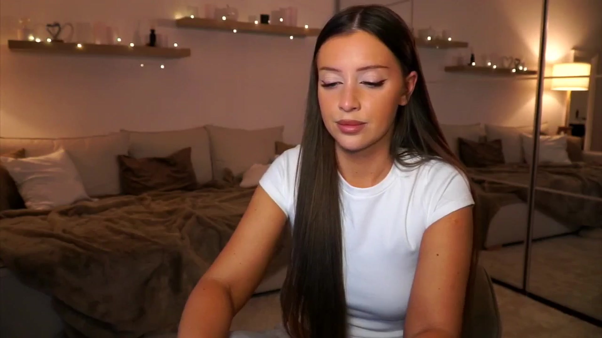 Gallery image thumbnail from Its_Ana's myfreecams stream on, 03/23/2025, 22:37 image 17 of 20
