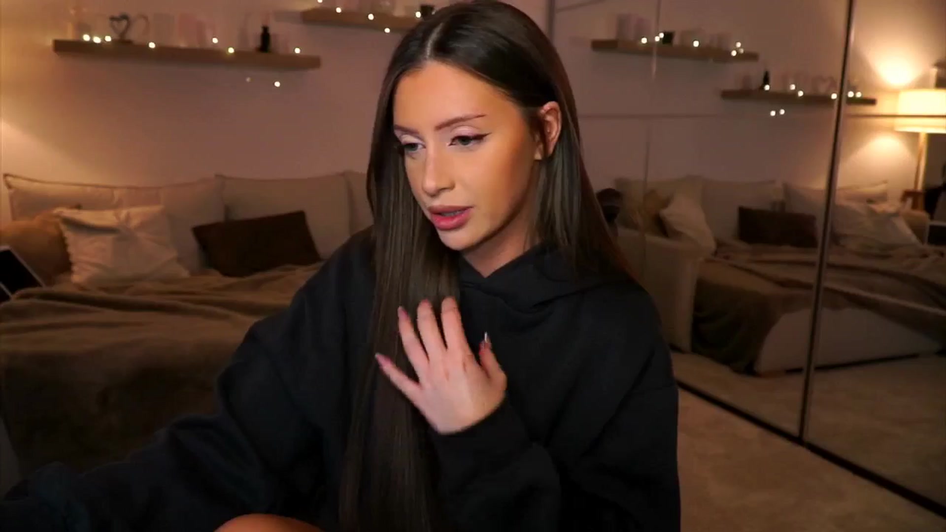 Gallery image thumbnail from Its_Ana's myfreecams stream on, 03/27/2025, 22:27 image 6 of 20
