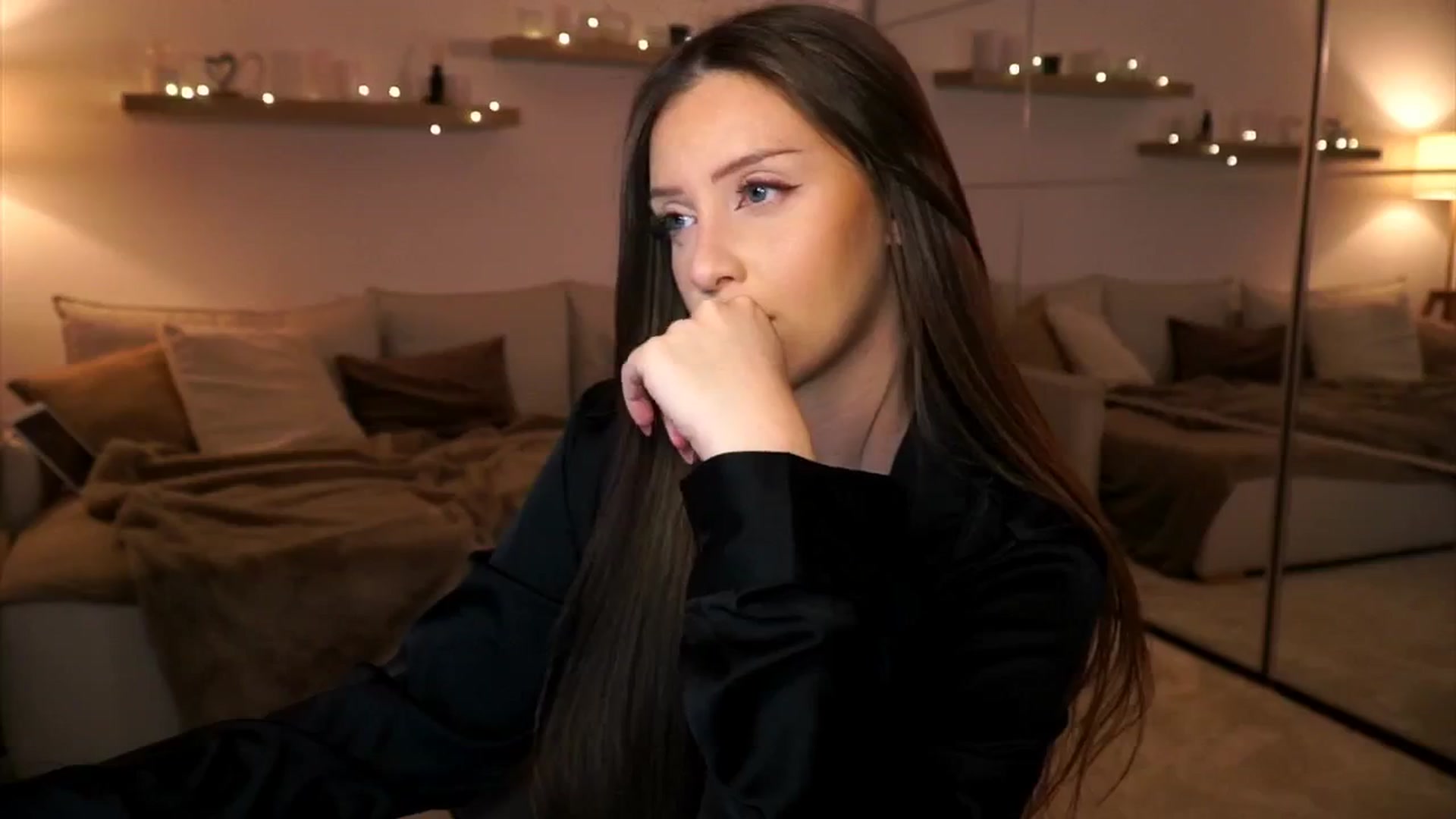 Gallery image thumbnail from Its_Ana's myfreecams stream on, 03/31/2025, 20:36 image 20 of 20