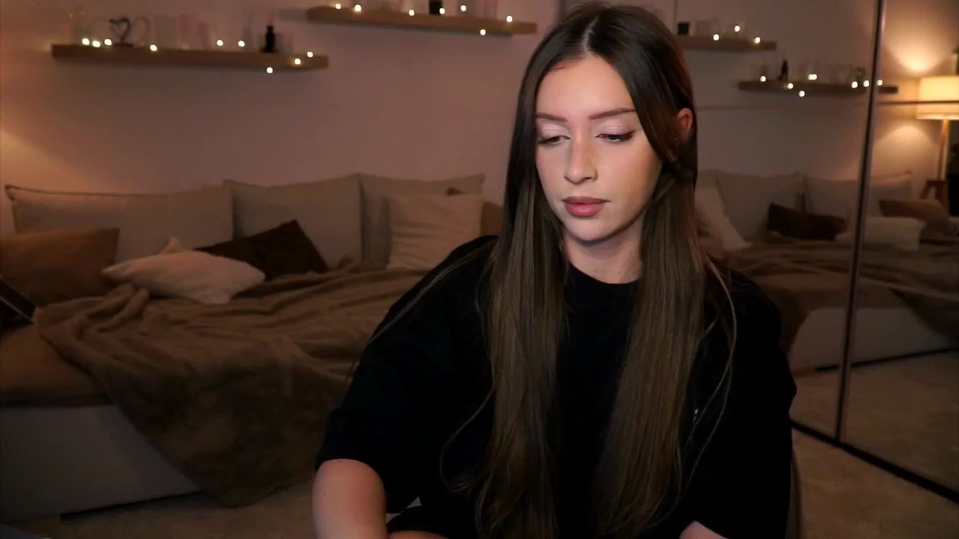 Gallery image thumbnail from Its_Ana's myfreecams stream on, 04/01/2025, 21:11 image 6 of 20