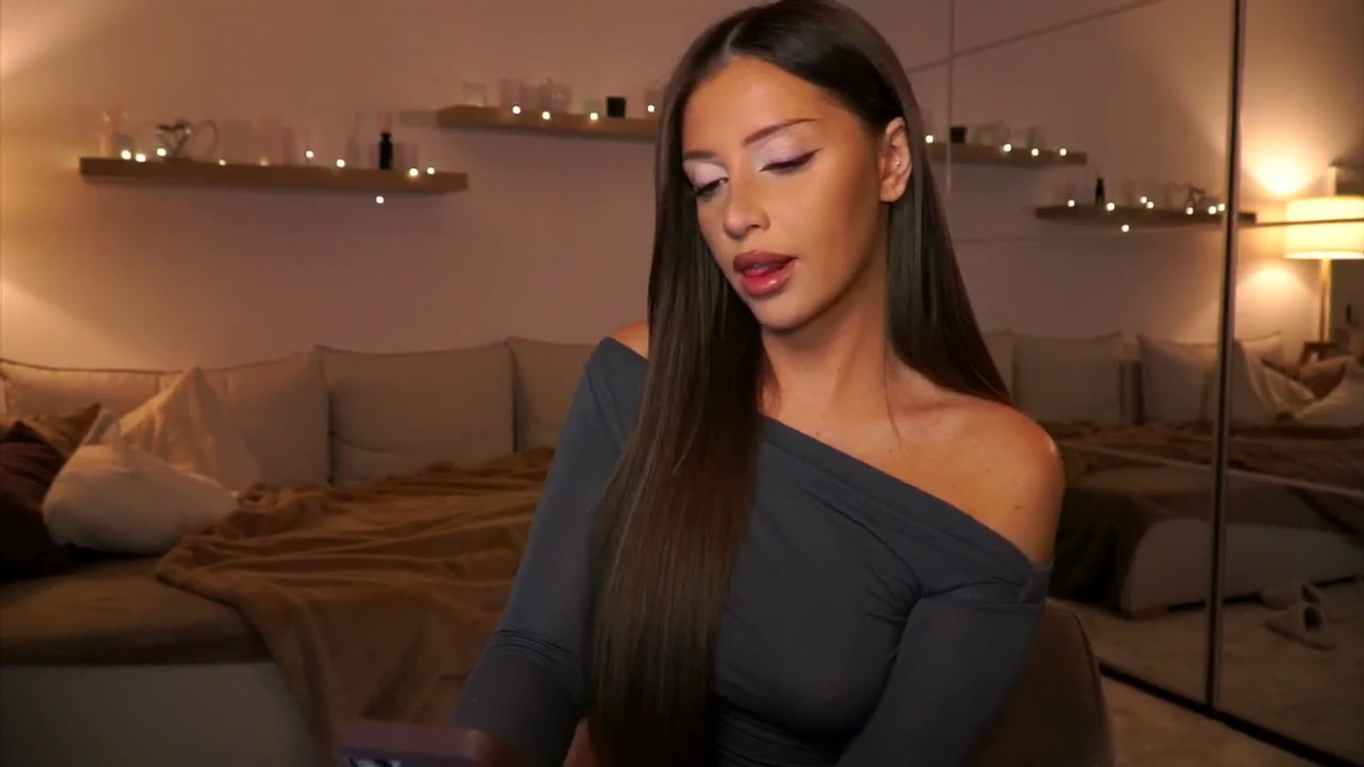 Gallery image thumbnail from Its_Ana's myfreecams stream on, 04/10/2025, 21:24 image 3 of 20
