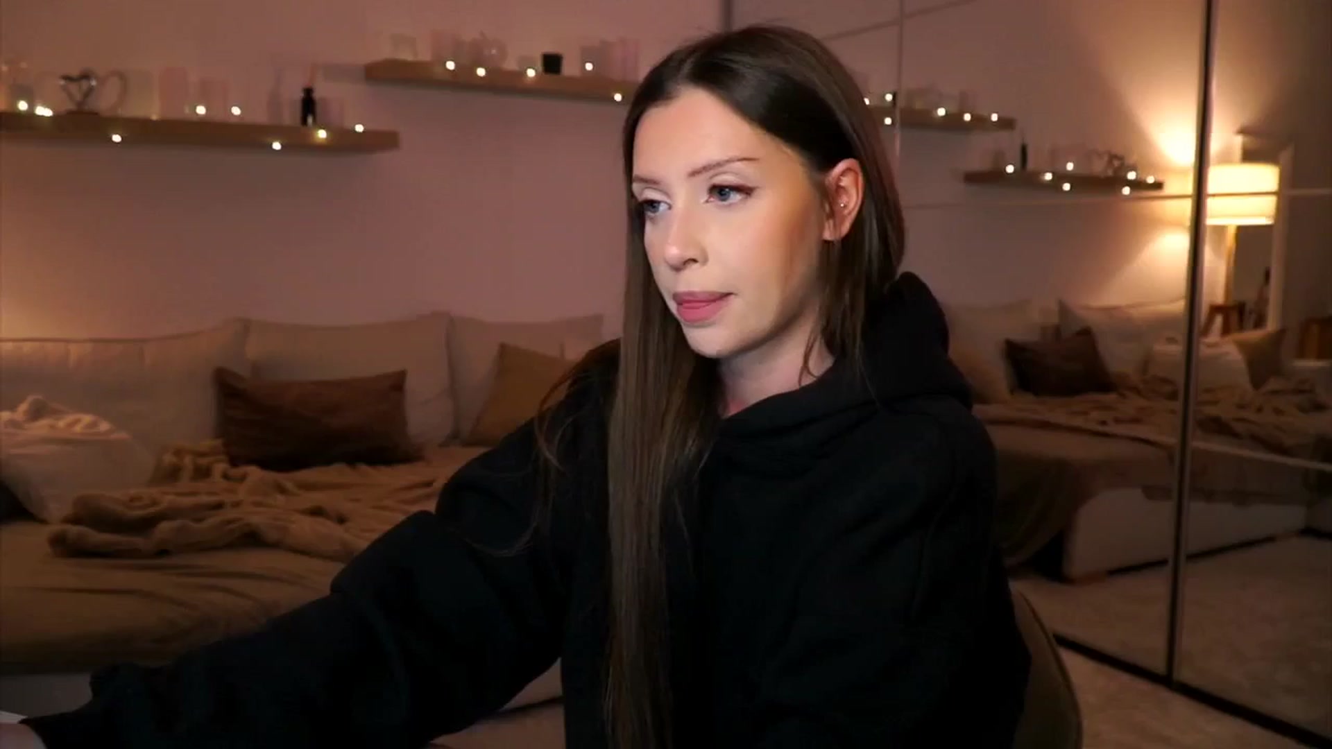 Gallery image thumbnail from Its_Ana's myfreecams stream on, 04/24/2025, 21:25 image 17 of 20
