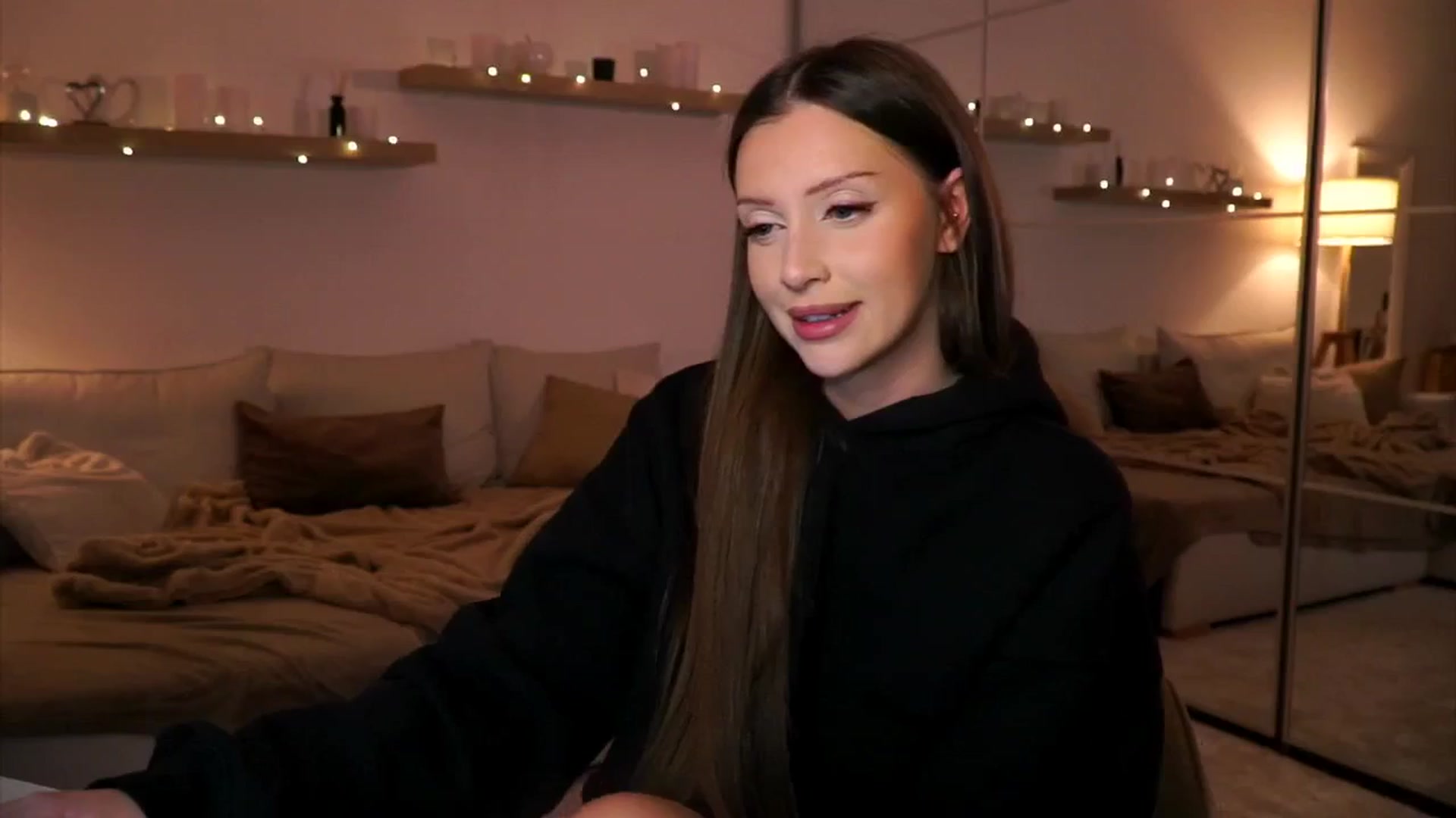 Gallery image thumbnail from Its_Ana's myfreecams stream on, 04/24/2025, 21:25 image 19 of 20